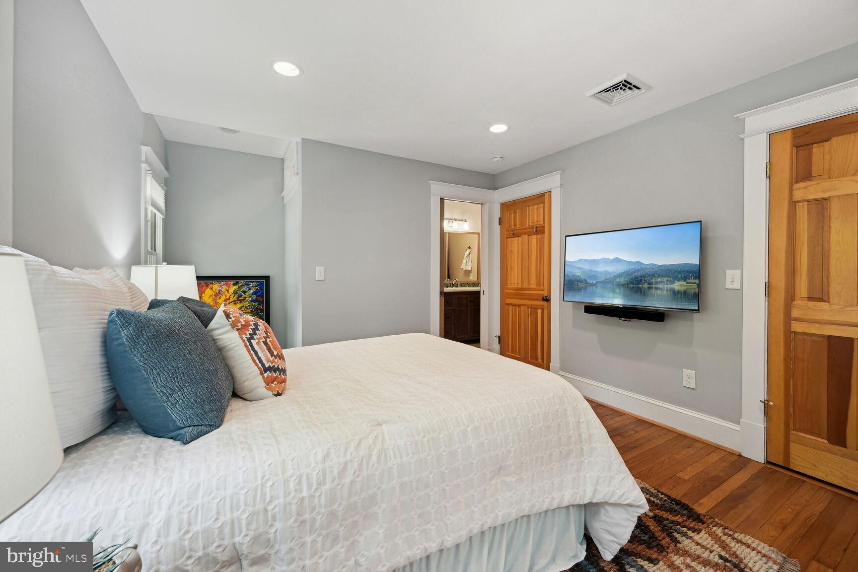 104 Elm Avenue Takoma Park, MD 20912 - Photo 18 of 43