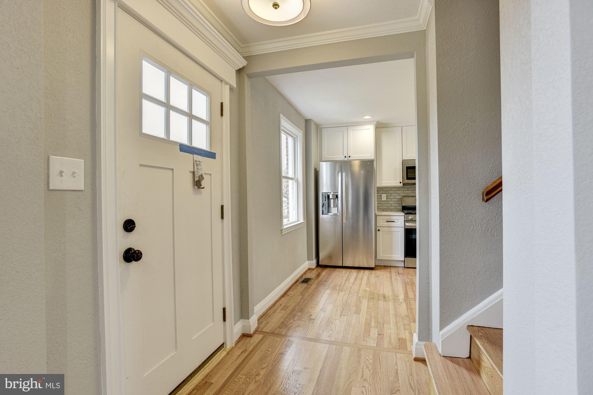 6305 Mt Ridge Road Catonsville, MD 21228 - Photo 2 of 31 Foyer | Eat-In Kitchen