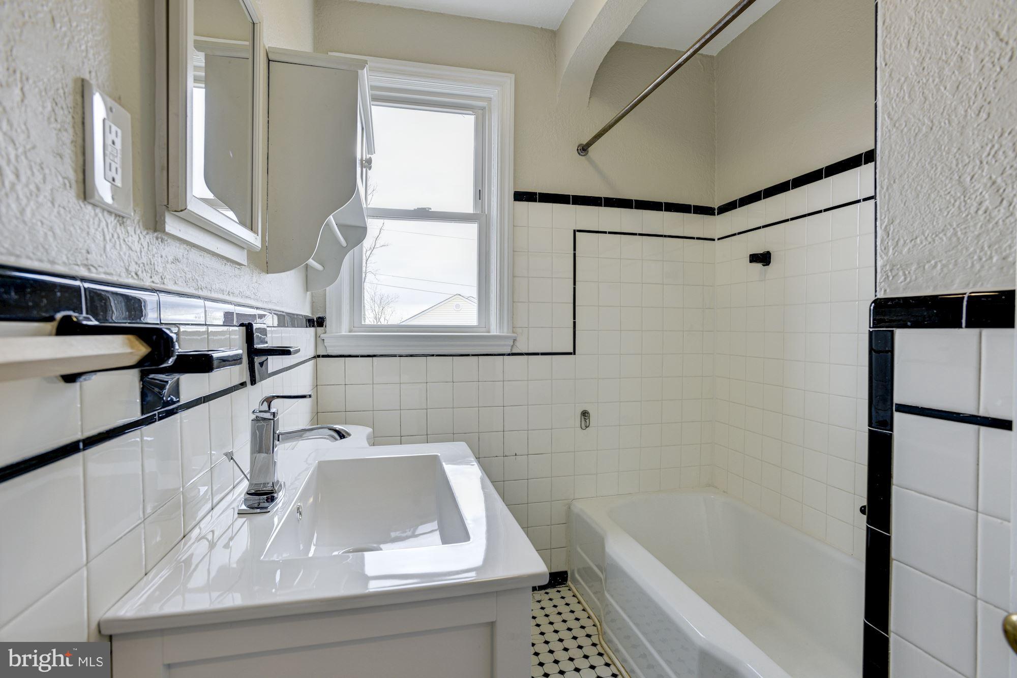 6305 Mt Ridge Road Catonsville, MD 21228 - Photo 17 of 31 Full bath for bedrooms