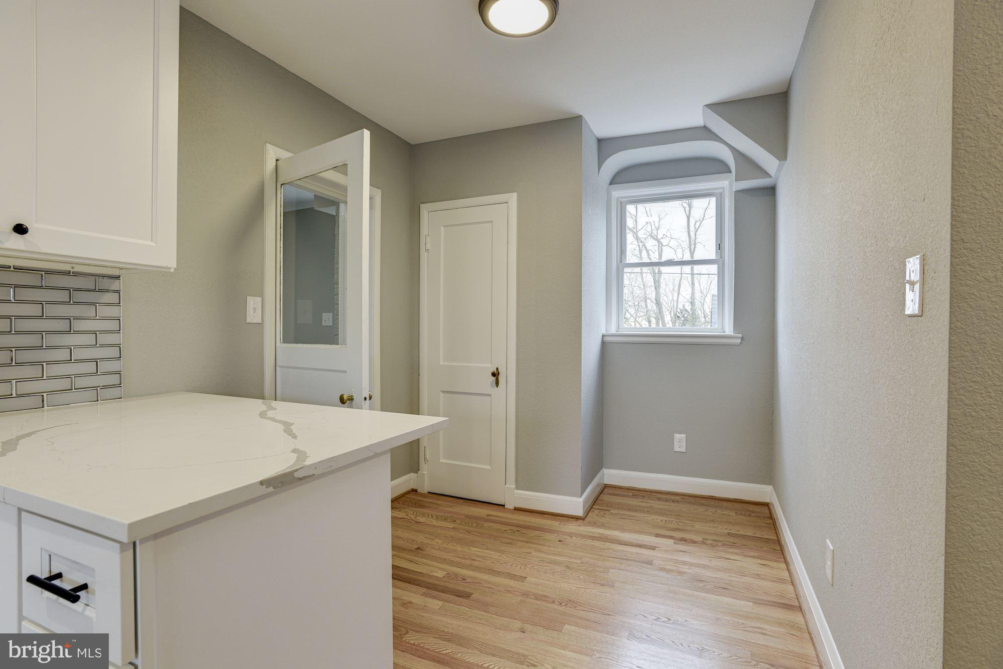 6305 Mt Ridge Road Catonsville, MD 21228 - Photo 6 of 31 Eat-In Kitchen with table space