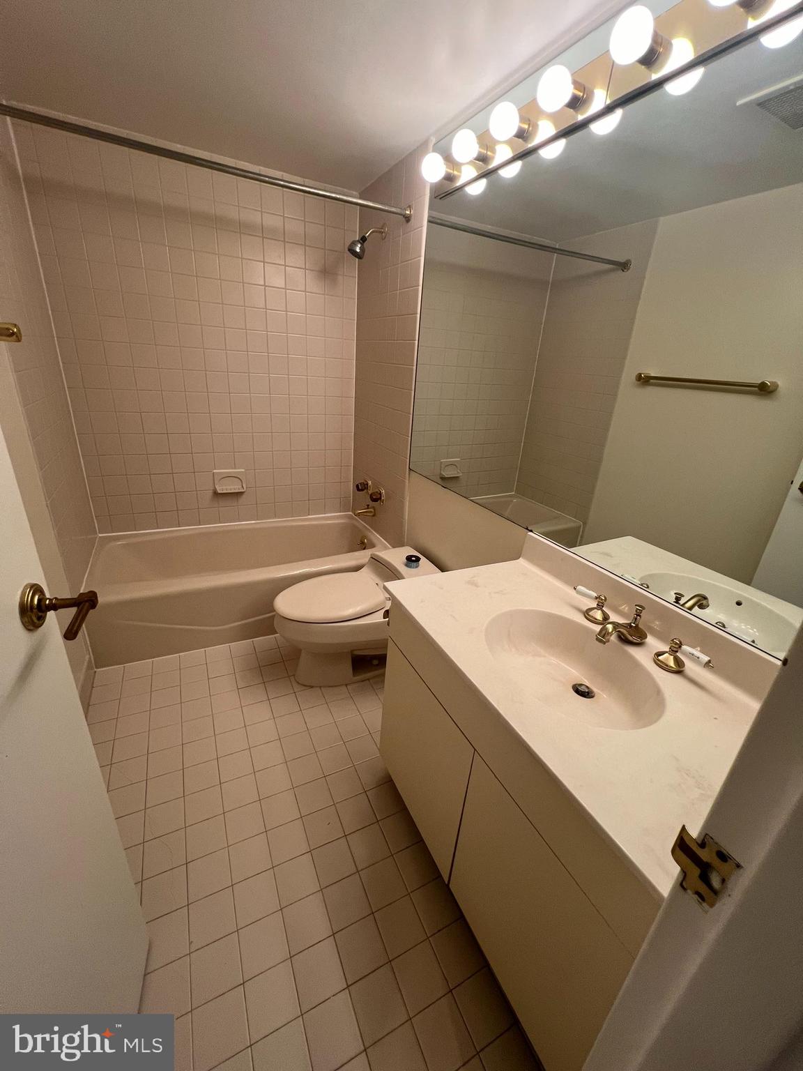 1530 Key Boulevard, Unit 510 Arlington, VA 22209 - Photo 17 of 25