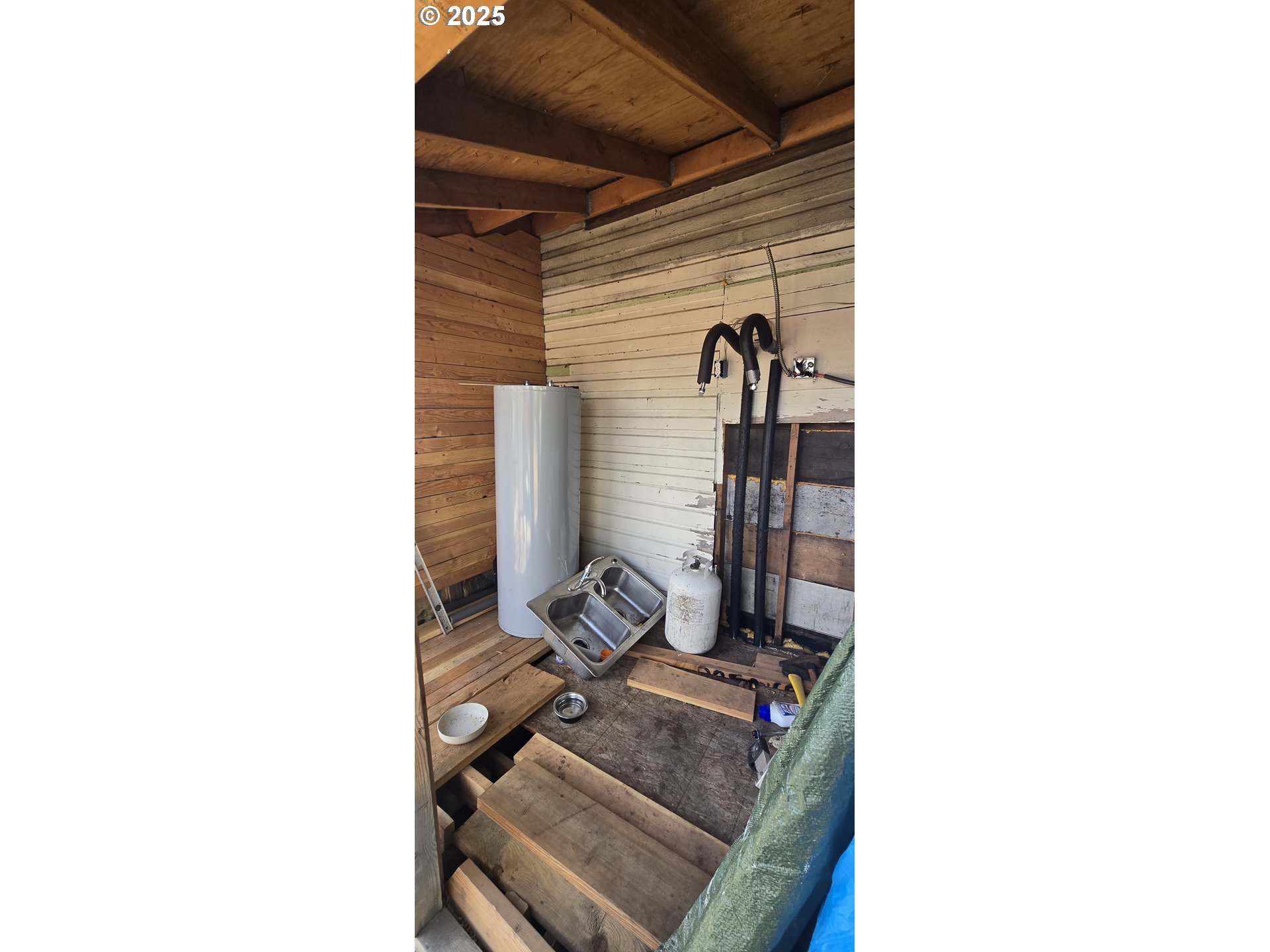 1503 R Avenue La Grande, OR 97850 - Photo 14 of 18 a view of workspace with wooden floor