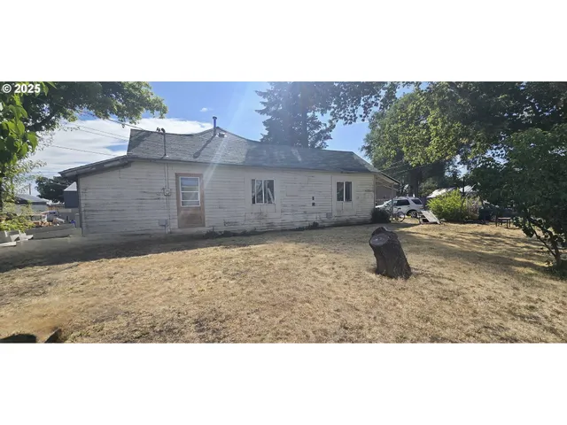 a view of a house with a outdoor space