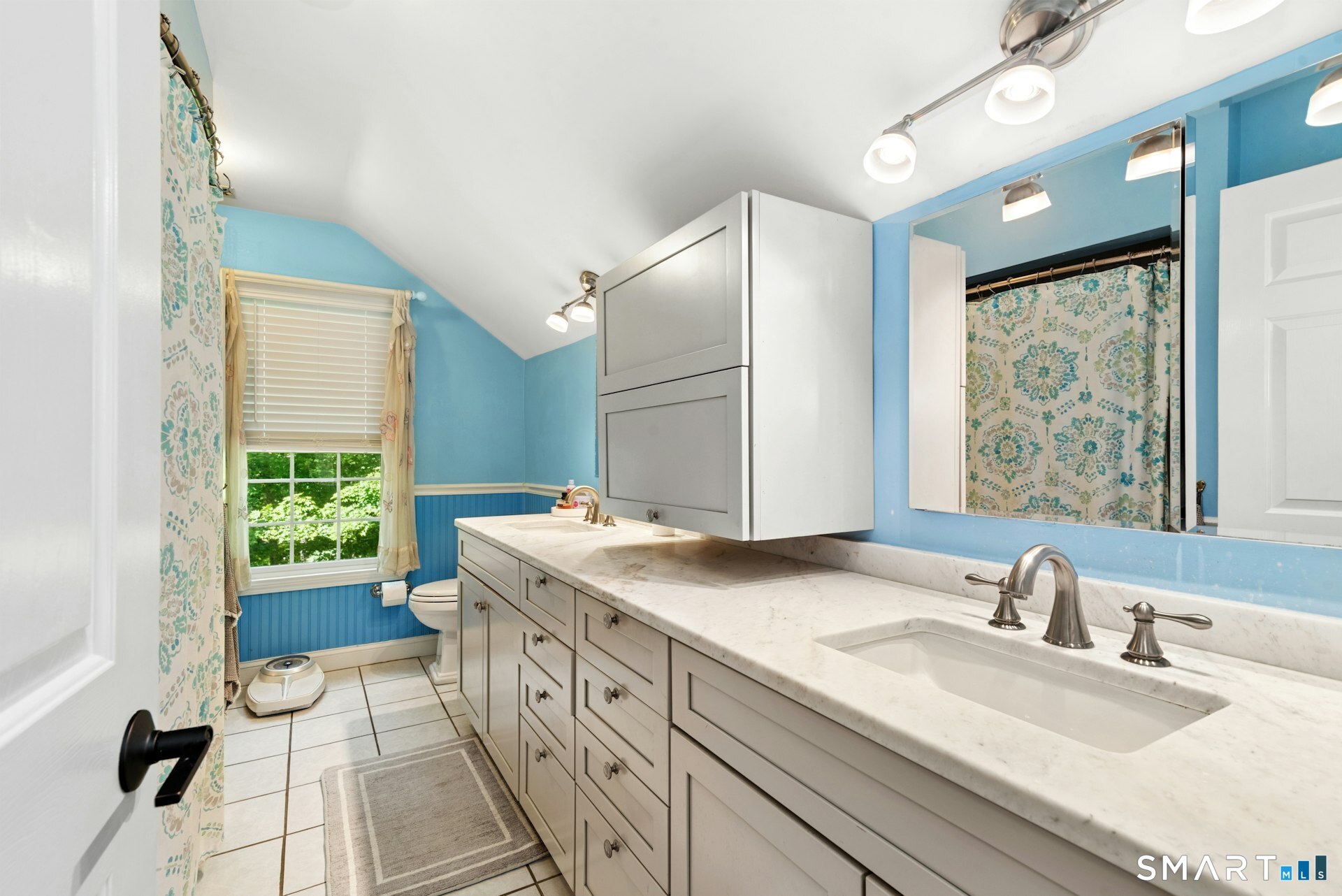 9 Teachers Ridge Road Newtown, CT 06482 - Photo 27 of 35 Upper level Jack n Jill bath with honed marble and dual sinks