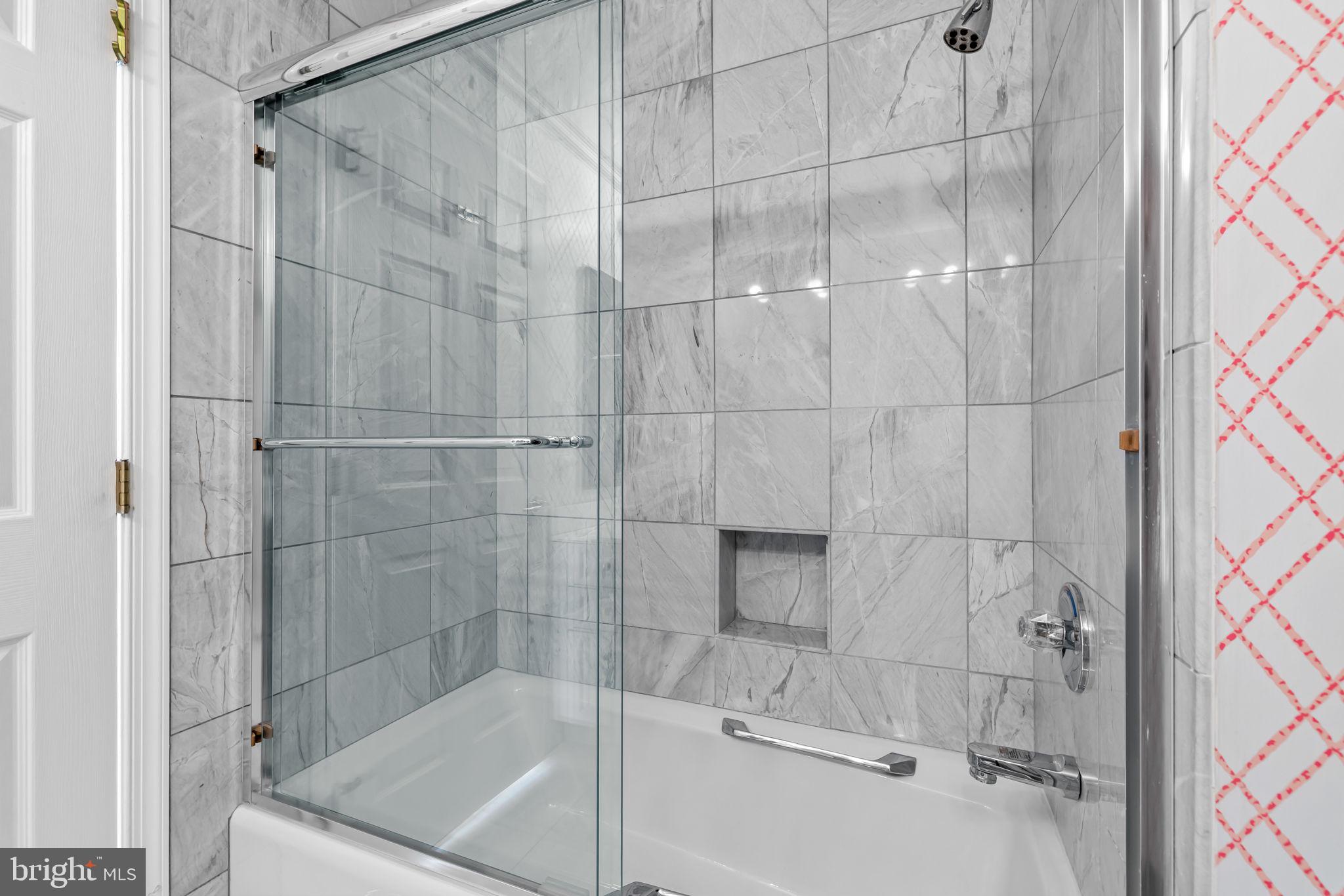 3801 Canterbury Road, Unit 1104 Baltimore, MD 21218 - Photo 45 of 74 a bathroom with a tub
