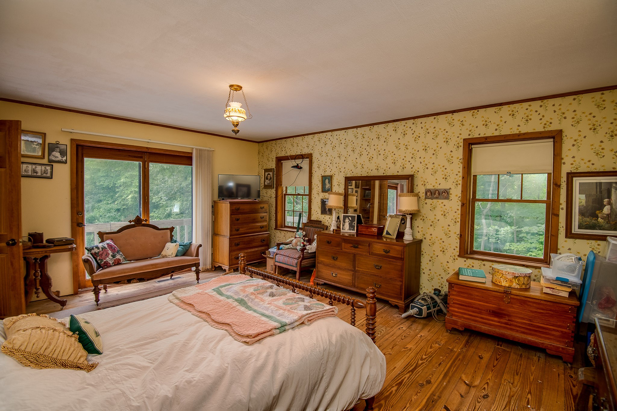 2645 Cole Ridge Road Beechgrove, TN 37018 - Photo 20 of 50 a bedroom with furniture and large windows