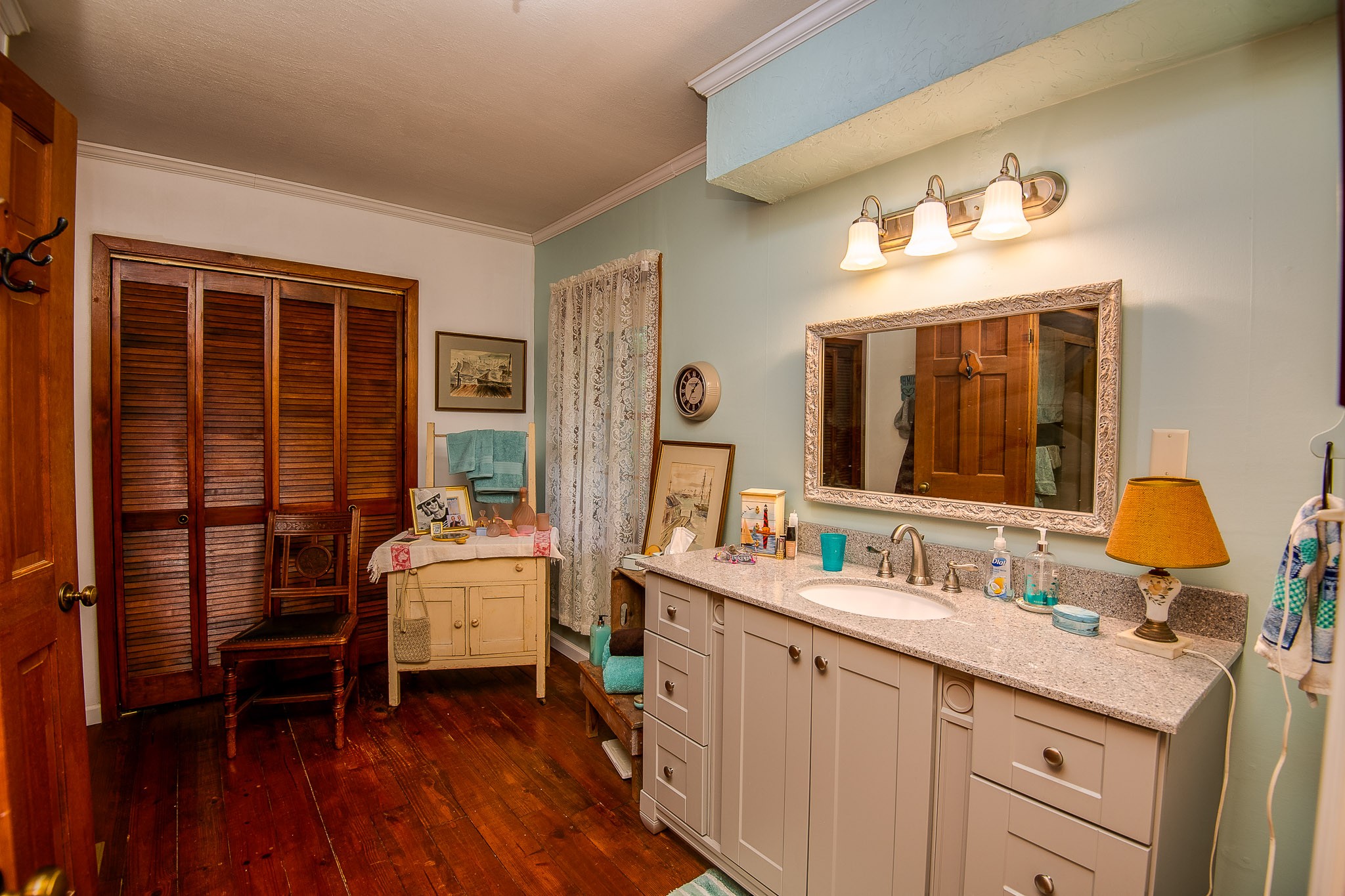 2645 Cole Ridge Road Beechgrove, TN 37018 - Photo 21 of 50 a bathroom with a sink mirror and a bathtub