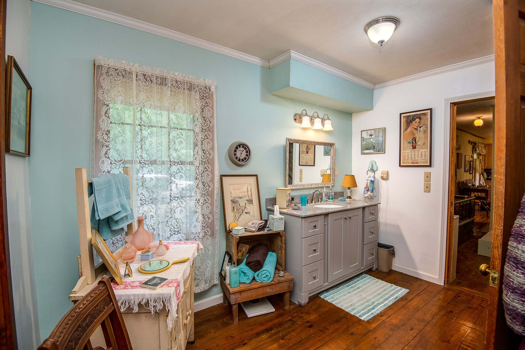 2645 Cole Ridge Road Beechgrove, TN 37018 - Photo 22 of 50 a room with furniture a rug and a window