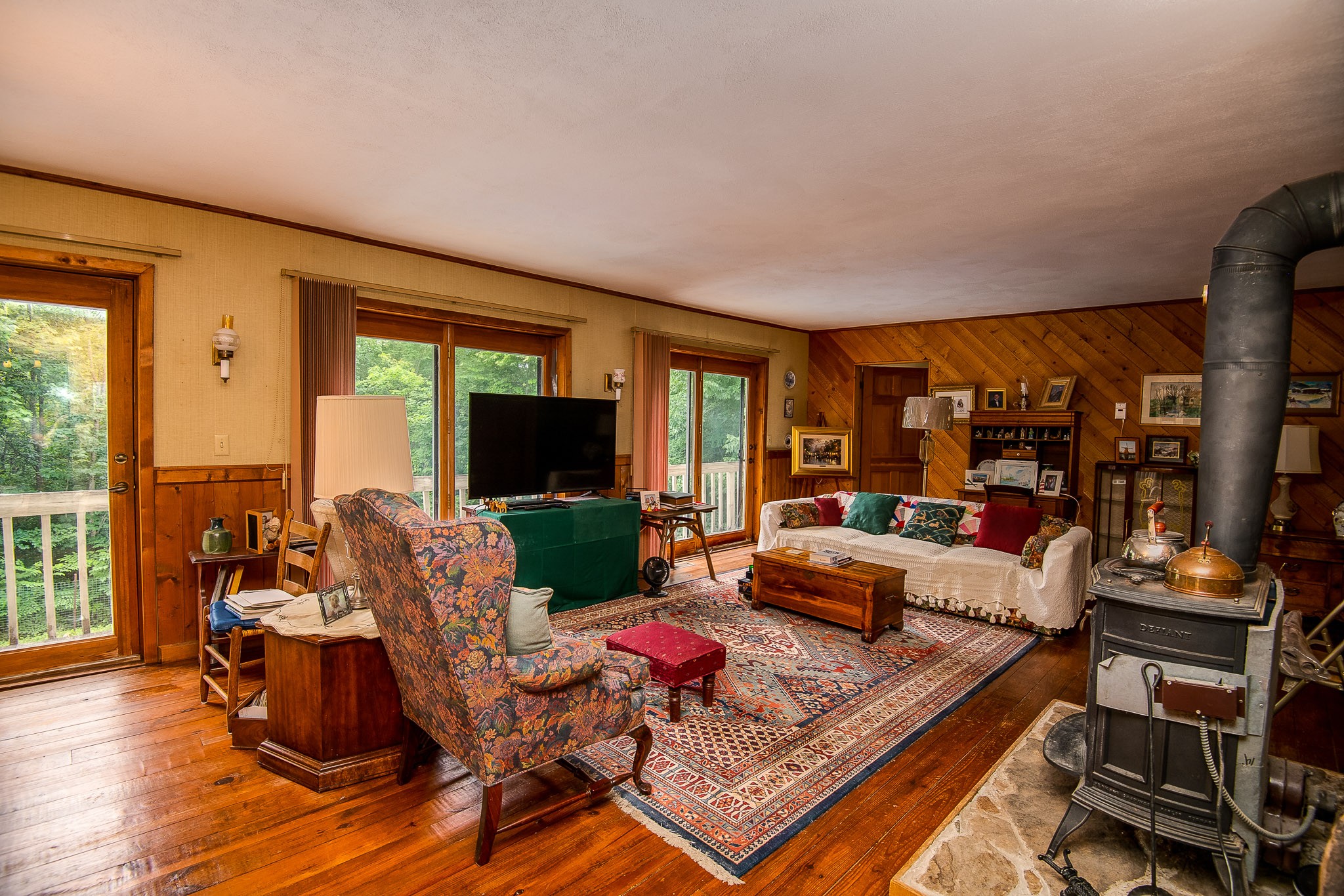 2645 Cole Ridge Road Beechgrove, TN 37018 - Photo 8 of 50 a living room with furniture and a flat screen tv