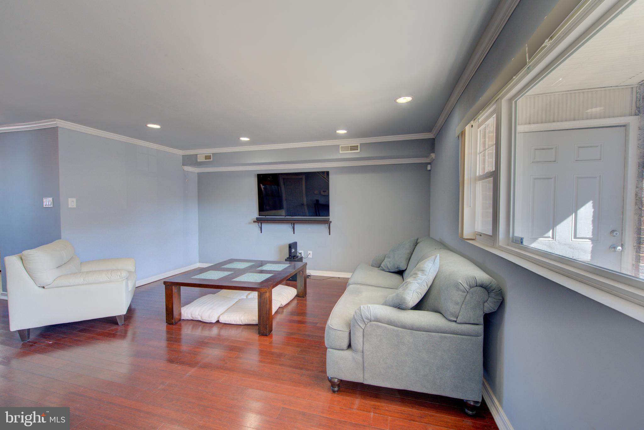 1119 Master Street Philadelphia, PA 19122 - Photo 3 of 22 Living room