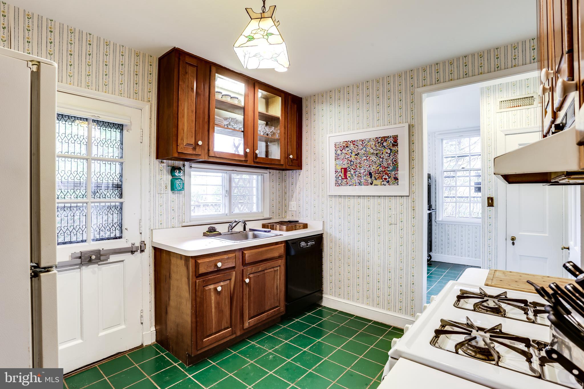 319 Suffolk Road Baltimore, MD 21218 - Photo 18 of 31 Gallery Image 18