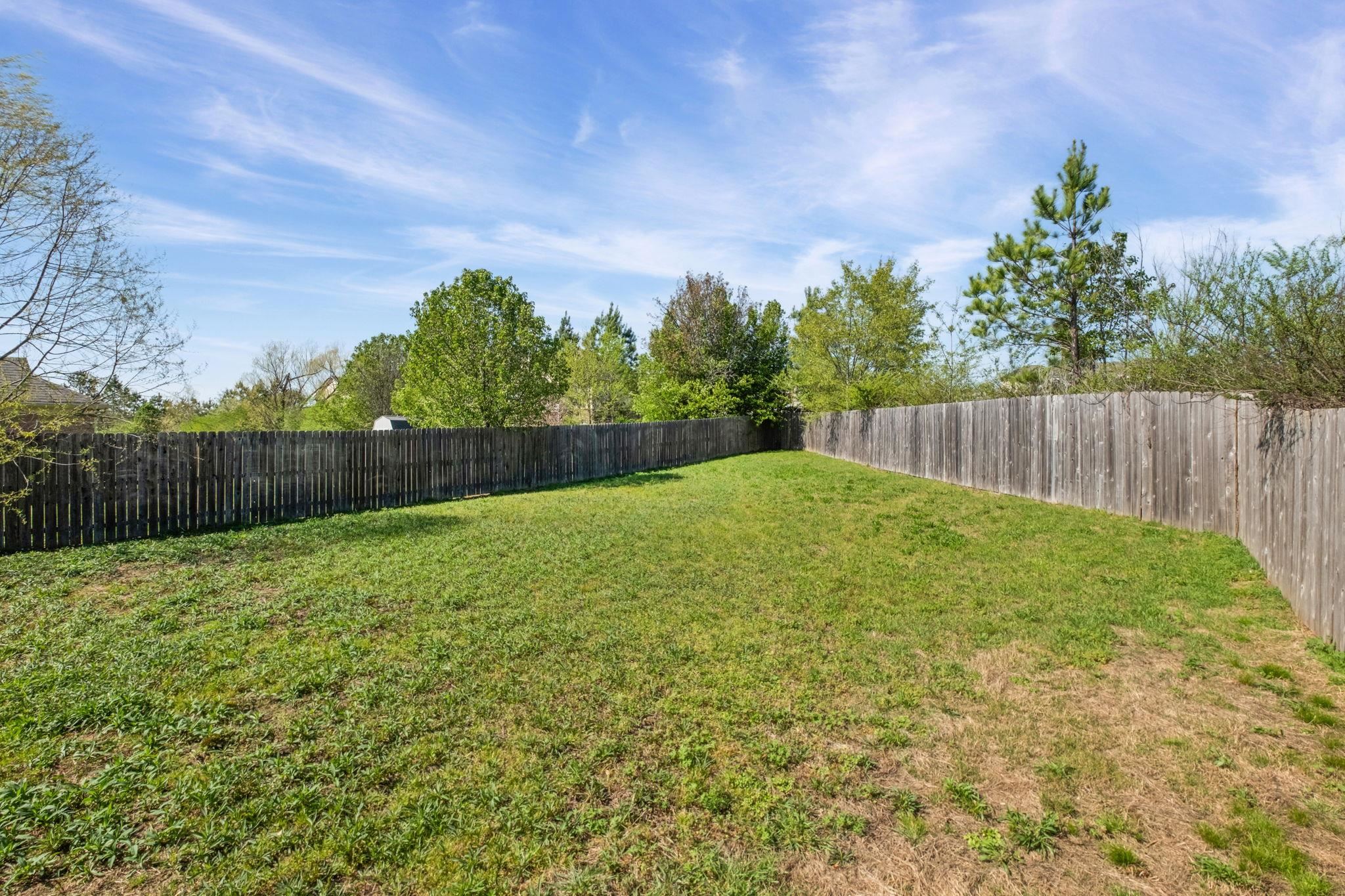 10018 Cameron Ridge Trail Memphis, TN 38016 - Photo 26 of 29 a backyard of a house