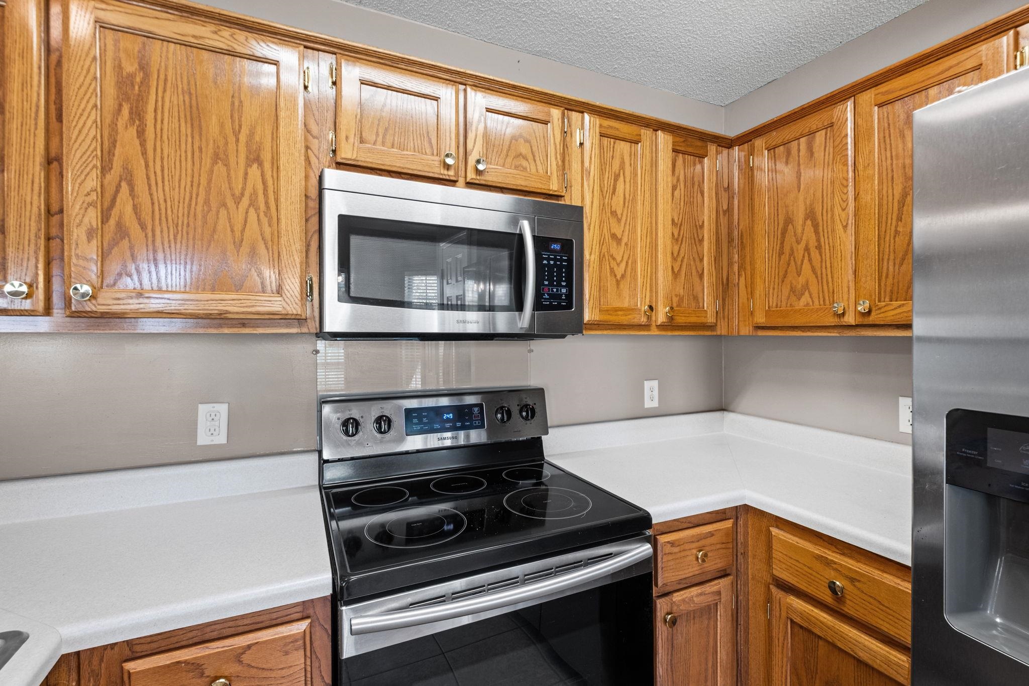10018 Cameron Ridge Trail Memphis, TN 38016 - Photo 10 of 29 a kitchen with granite countertop cabinets stainless steel appliances and a window