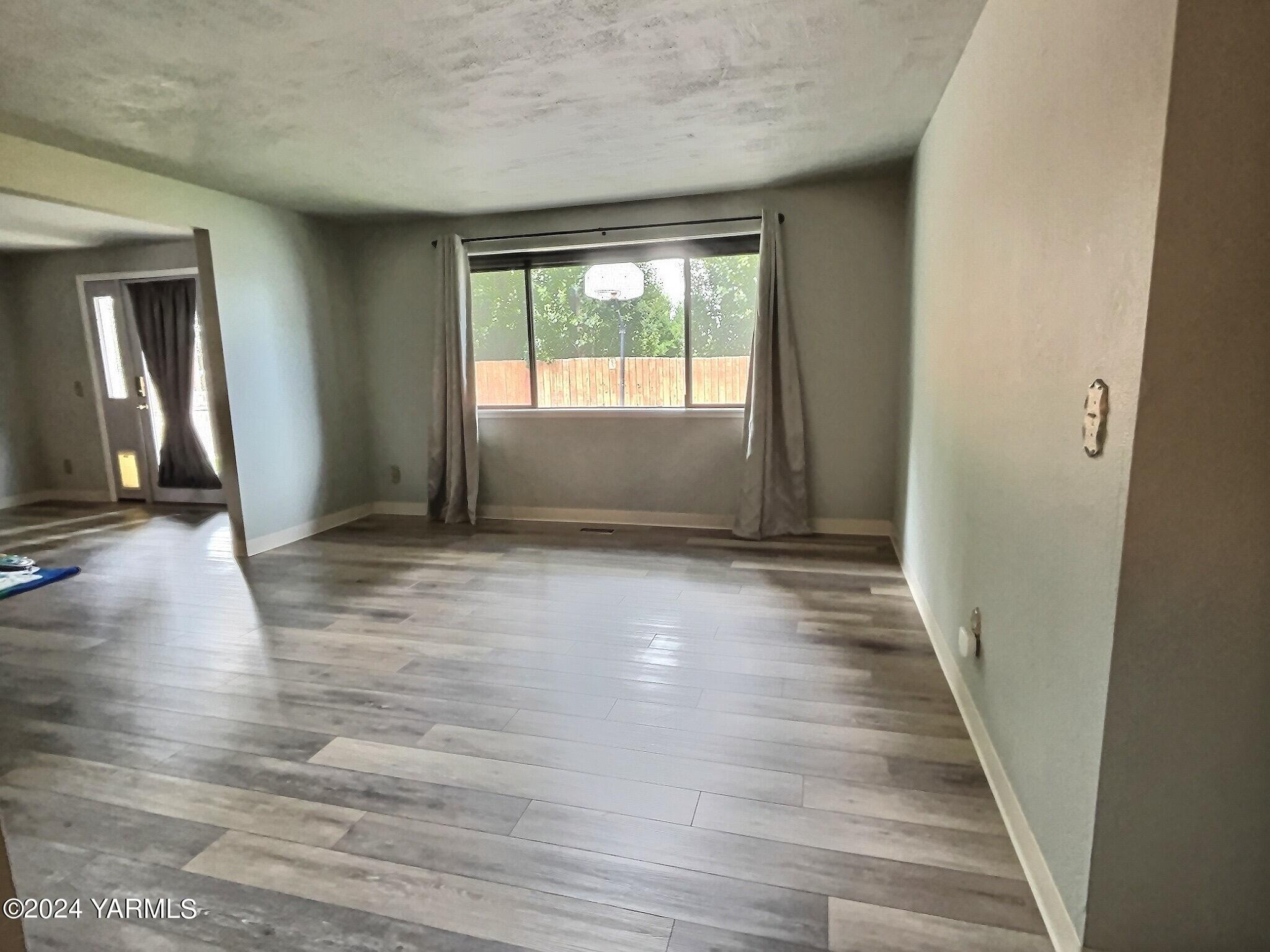 408 Wyant Way Grandview, WA 98930 - Photo 21 of 46 a view of entryway with wooden floor