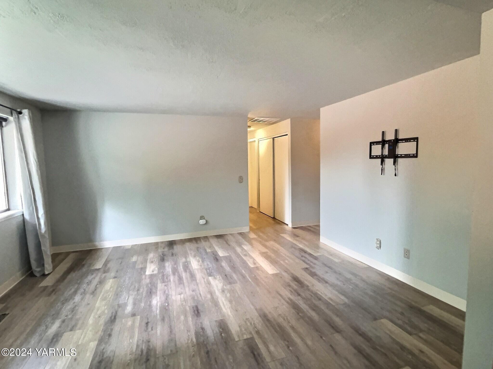 408 Wyant Way Grandview, WA 98930 - Photo 23 of 46 IMG_5661