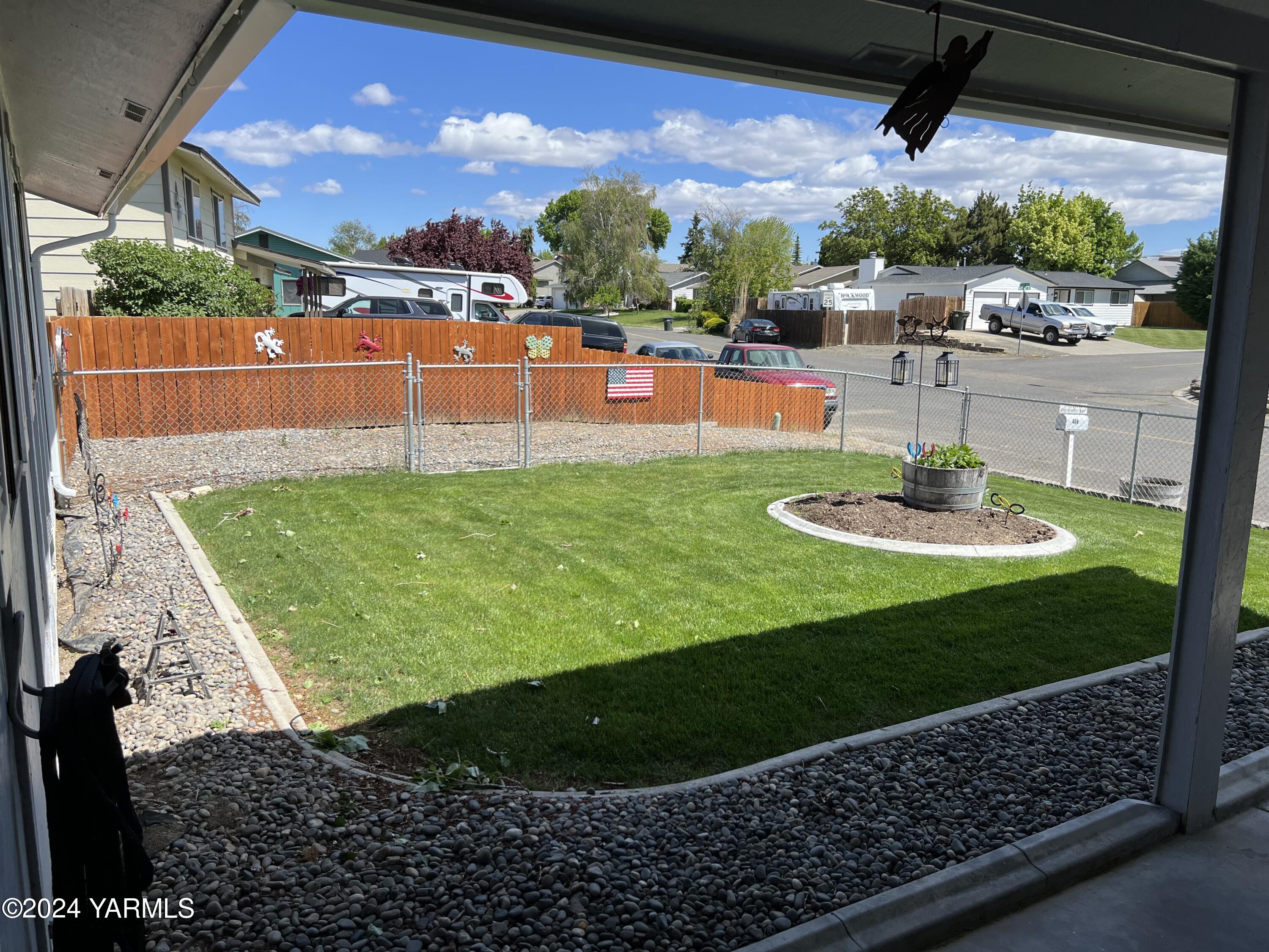 408 Wyant Way Grandview, WA 98930 - Photo 3 of 46 IMG_6850