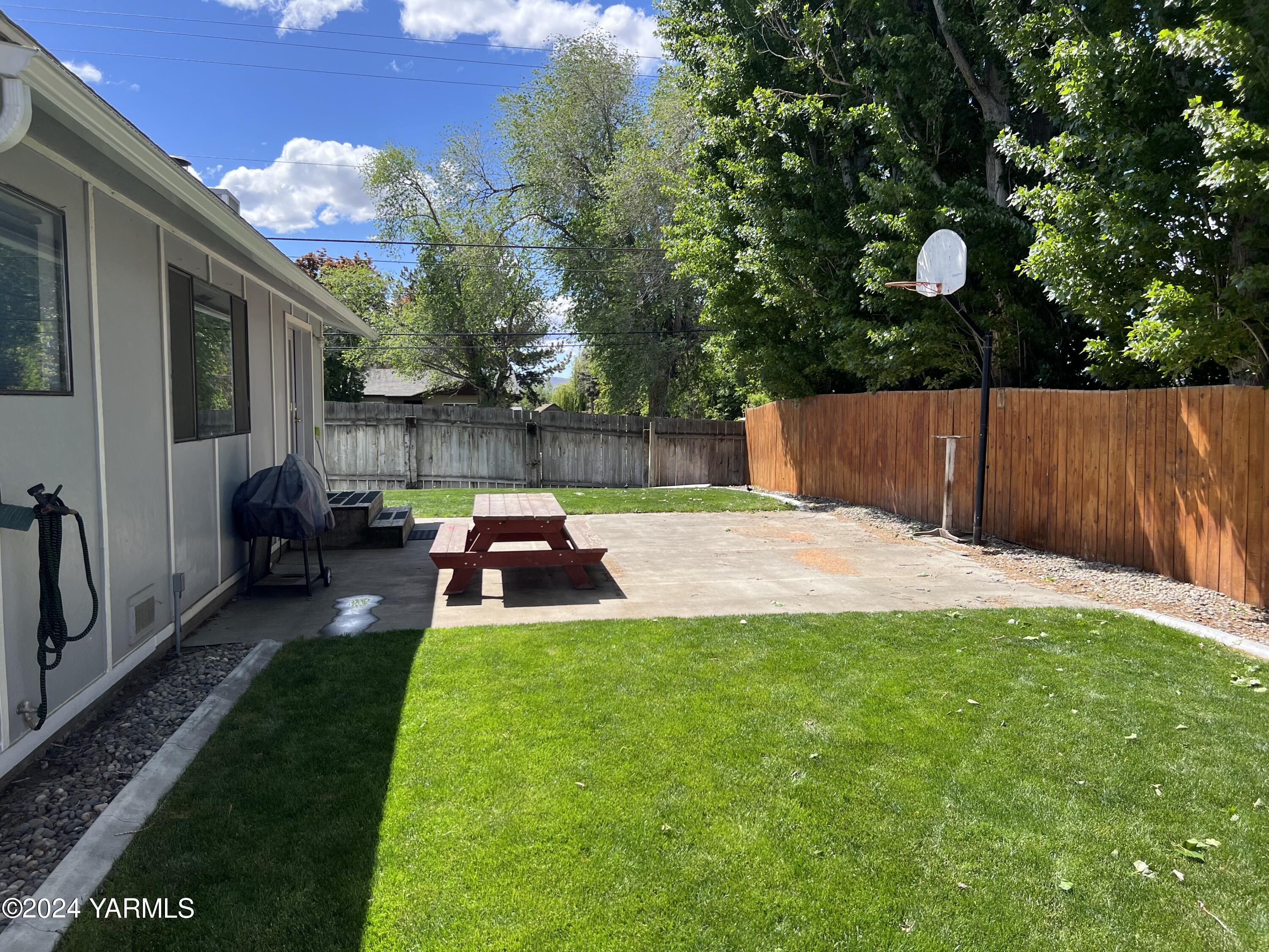 408 Wyant Way Grandview, WA 98930 - Photo 37 of 46 IMG_6844