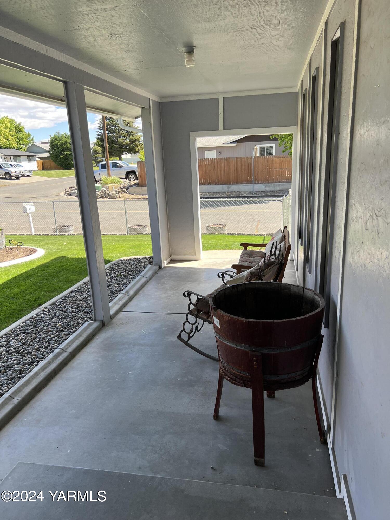 408 Wyant Way Grandview, WA 98930 - Photo 5 of 46 a room with a chair and a table