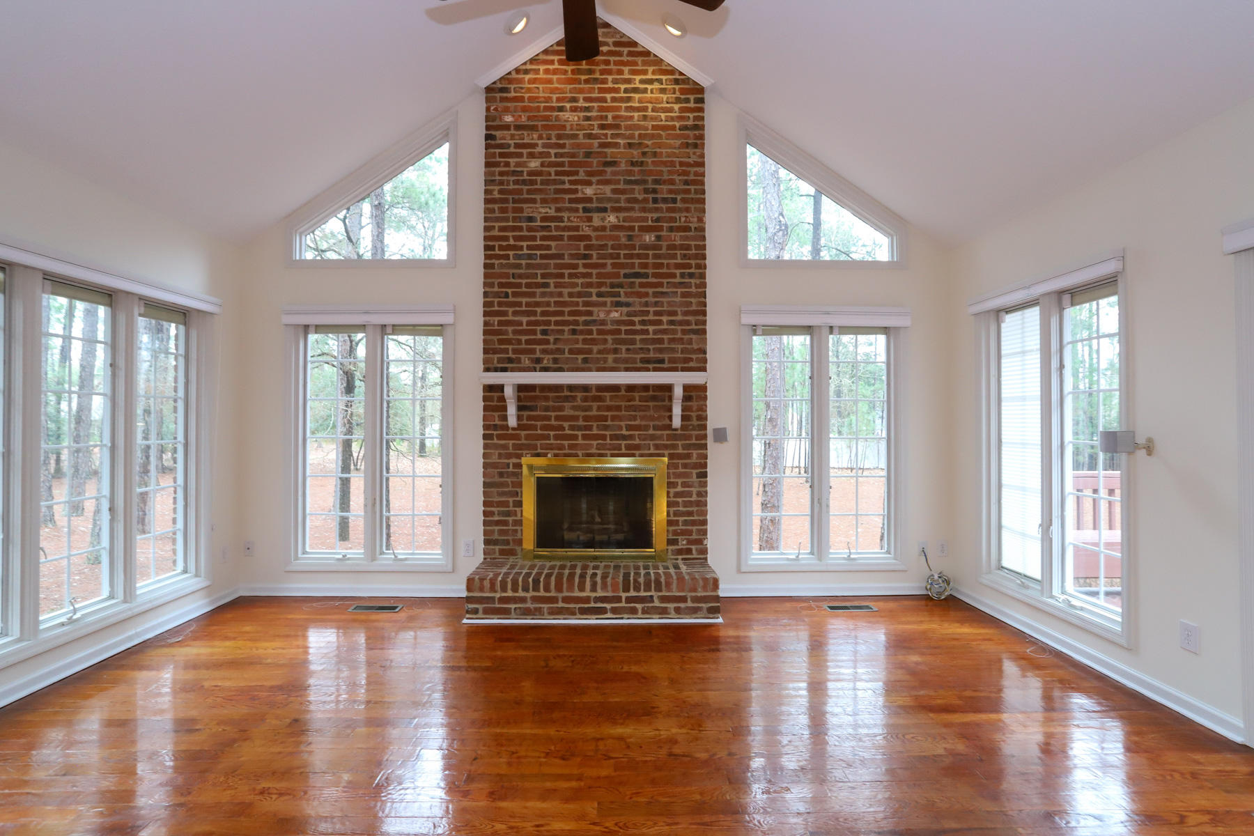 12 Sandown Road Savannah, GA 31419 - Photo 12 of 60 family room1