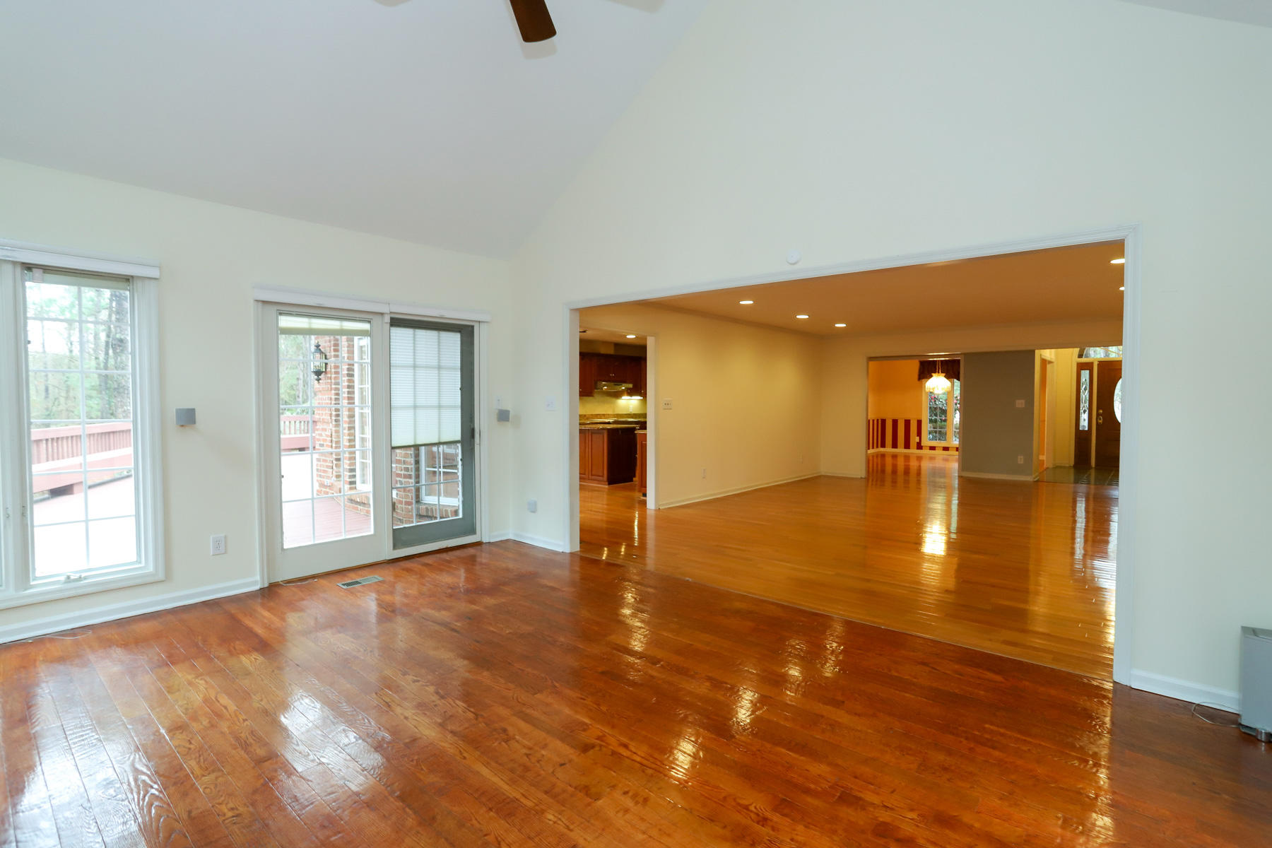 12 Sandown Road Savannah, GA 31419 - Photo 14 of 60 family room6