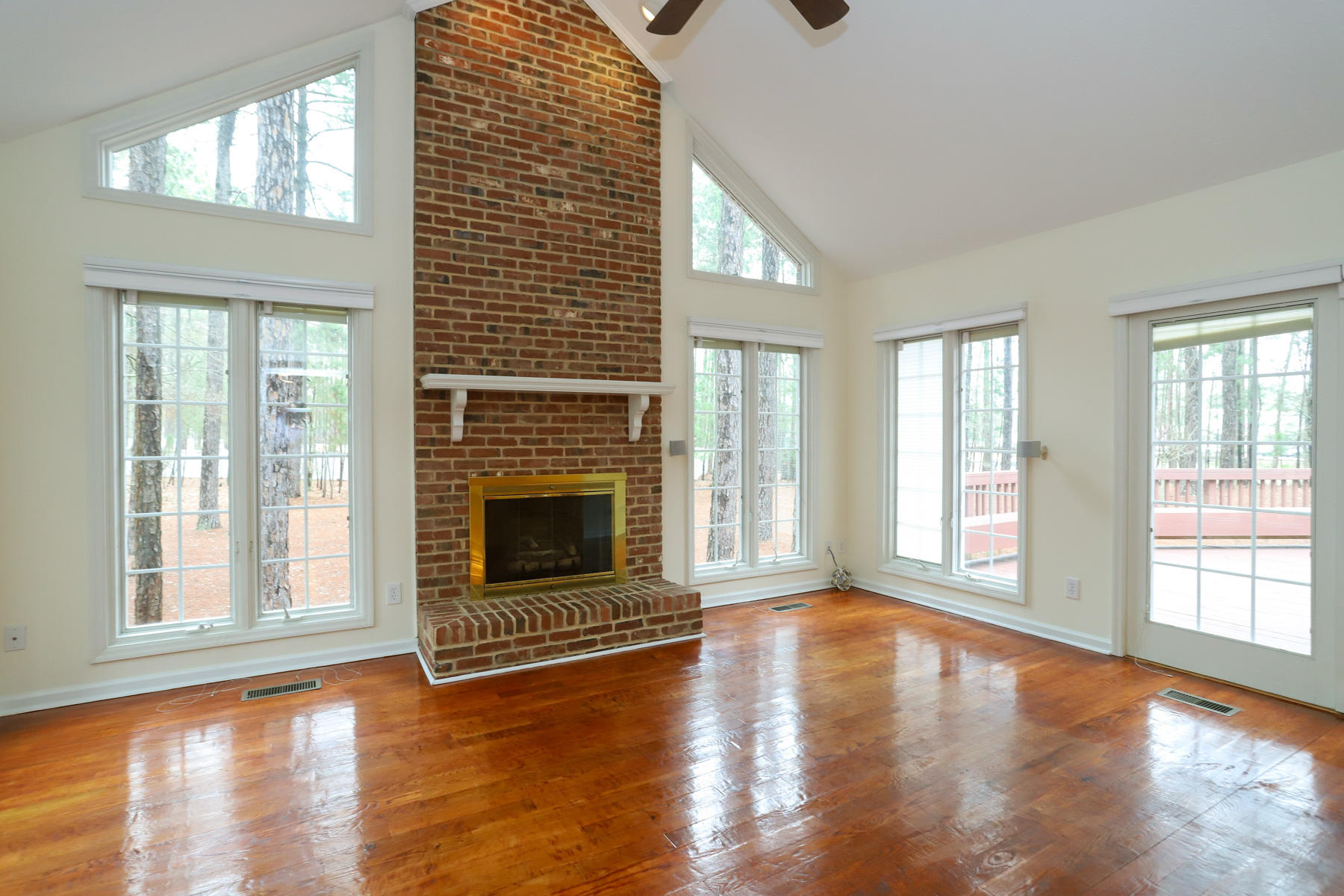 12 Sandown Road Savannah, GA 31419 - Photo 15 of 60 family room5