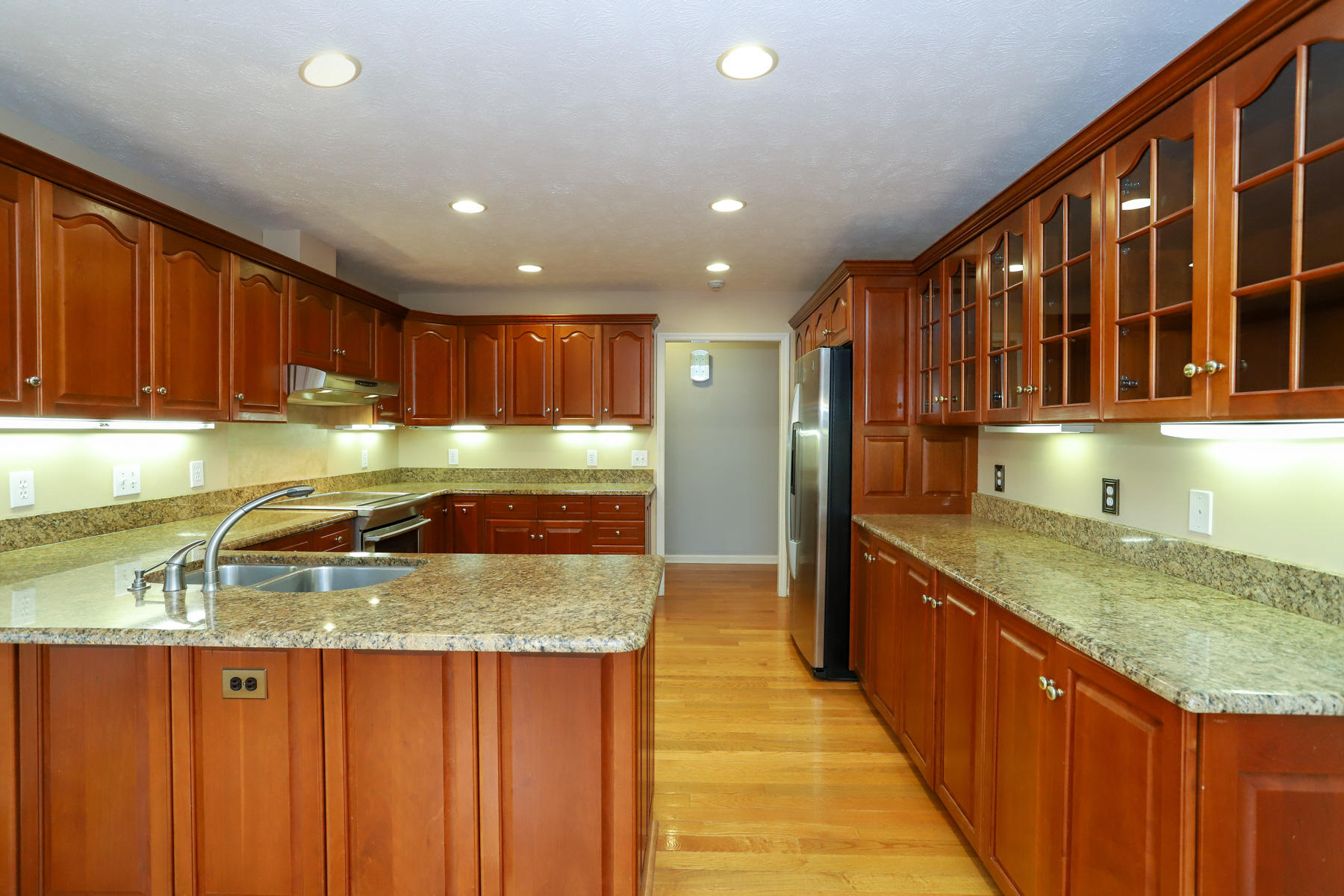 12 Sandown Road Savannah, GA 31419 - Photo 16 of 60 kitchen2
