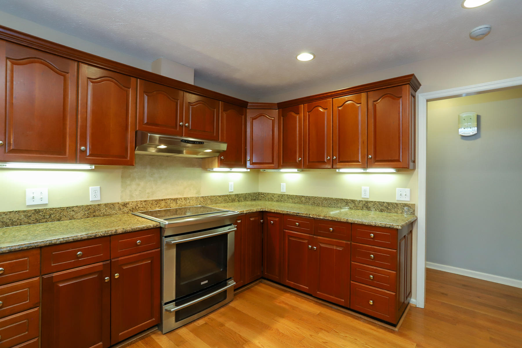12 Sandown Road Savannah, GA 31419 - Photo 18 of 60 kitchen5