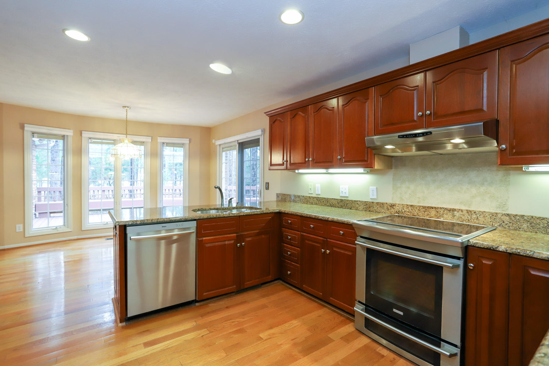 12 Sandown Road Savannah, GA 31419 - Photo 20 of 60 kitchen9
