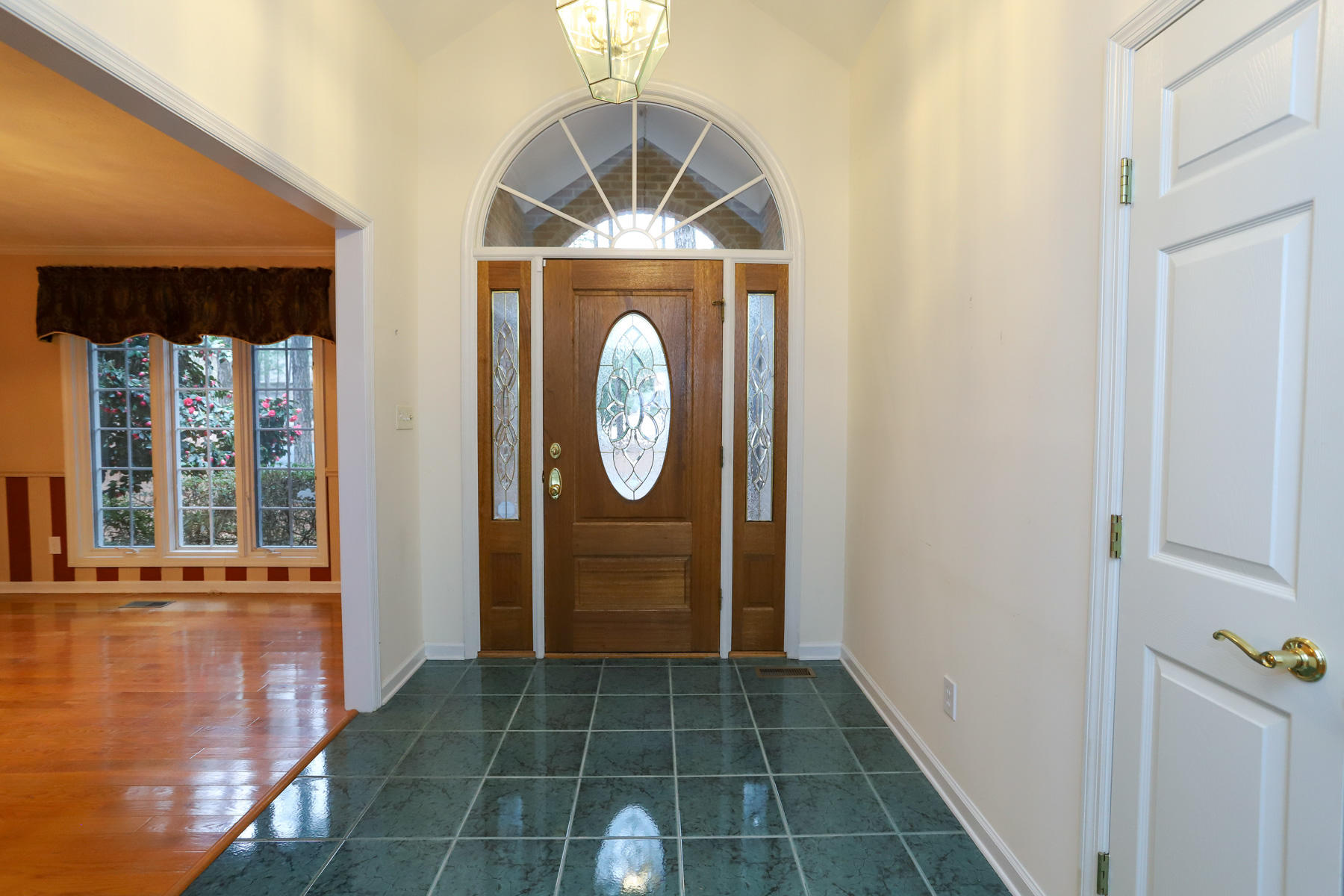12 Sandown Road Savannah, GA 31419 - Photo 5 of 60 foyer1