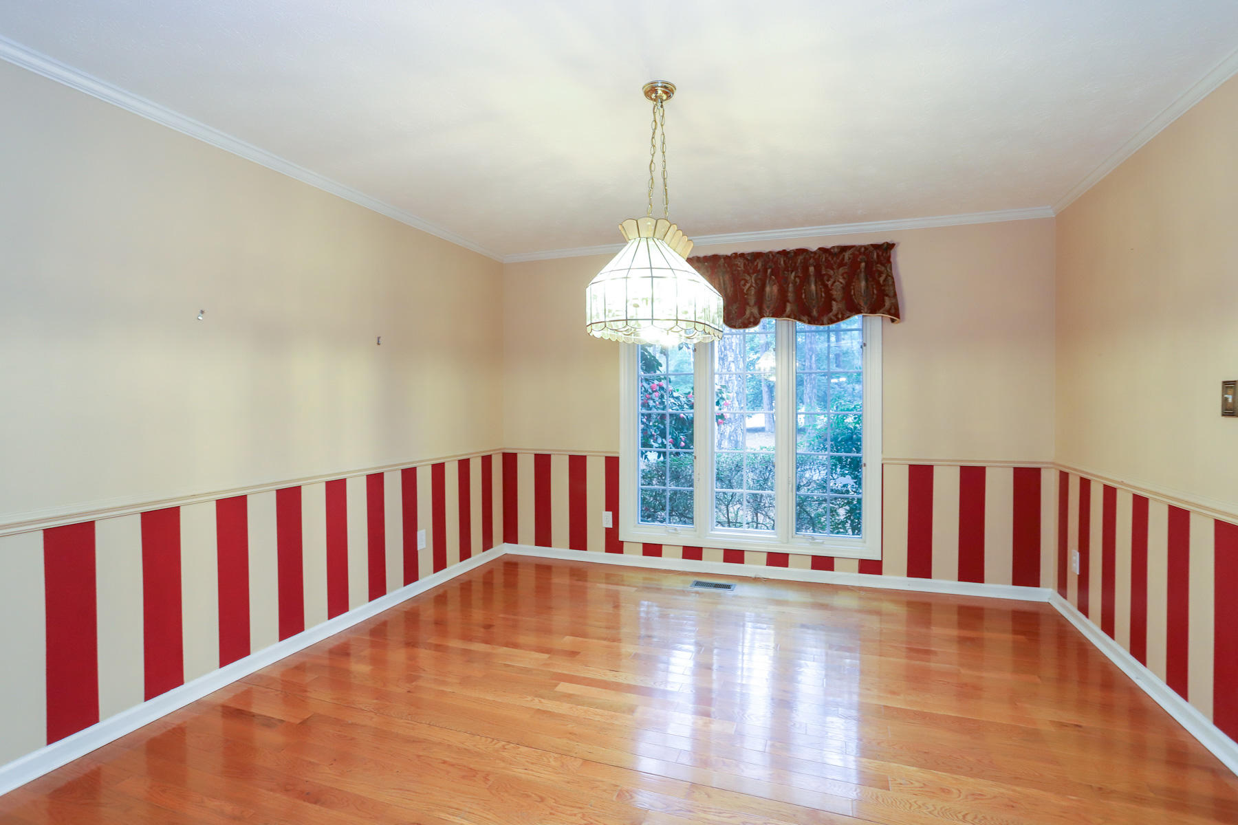 12 Sandown Road Savannah, GA 31419 - Photo 7 of 60 dining room1