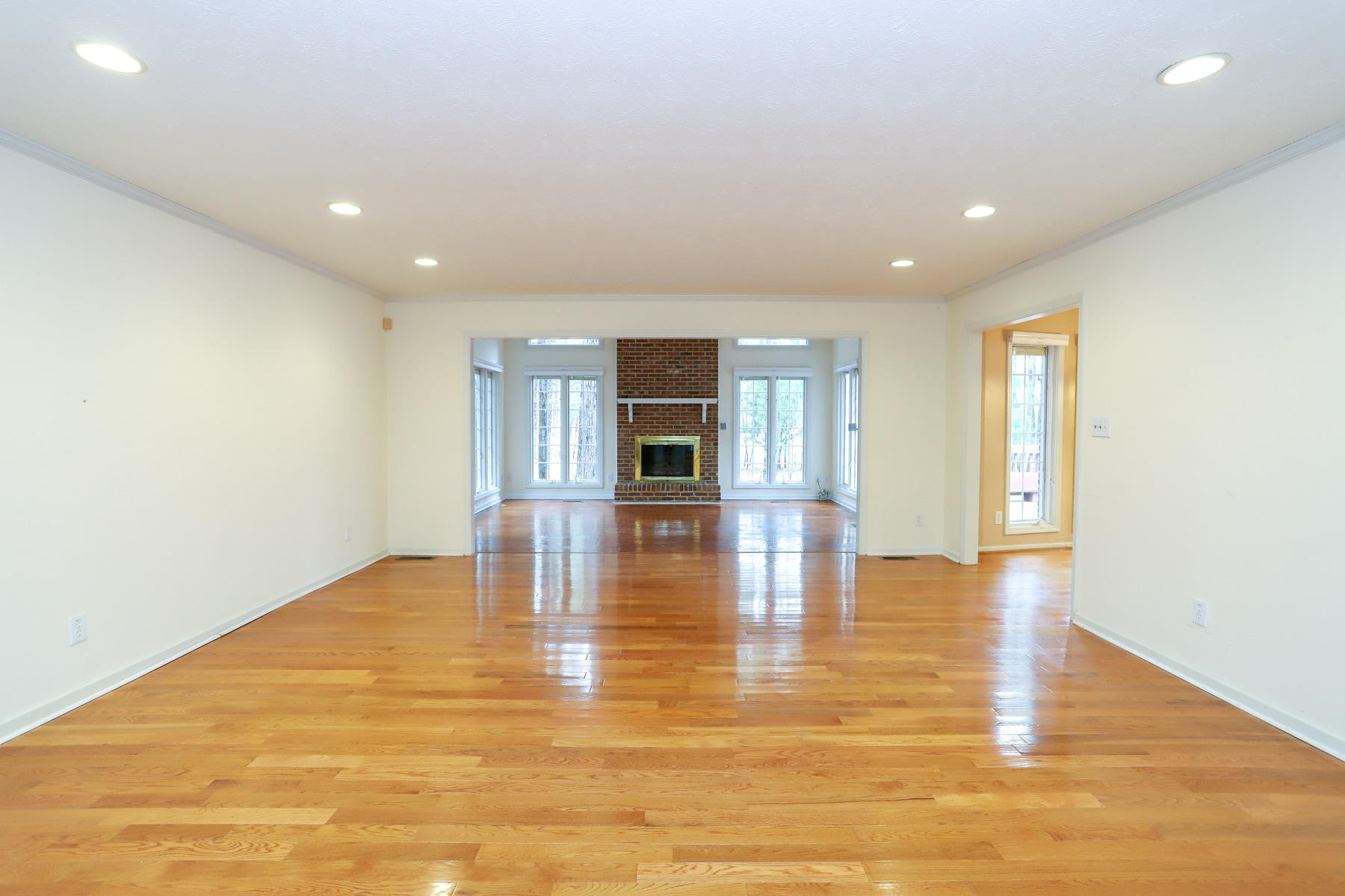 12 Sandown Road Savannah, GA 31419 - Photo 9 of 60 living room6