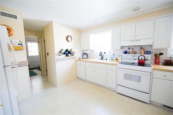 3 Whispering Hill Road Woburn, MA 01801 - Photo 3 of 24 Gallery Image 3