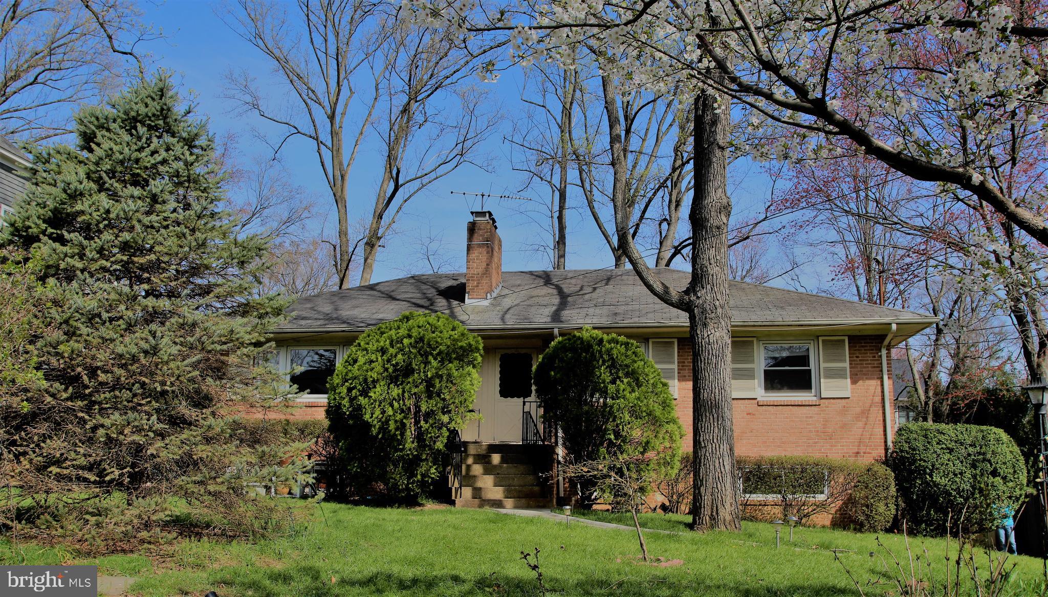 7020 Capitol View Drive McLean, VA 22101 - Photo 4 of 61