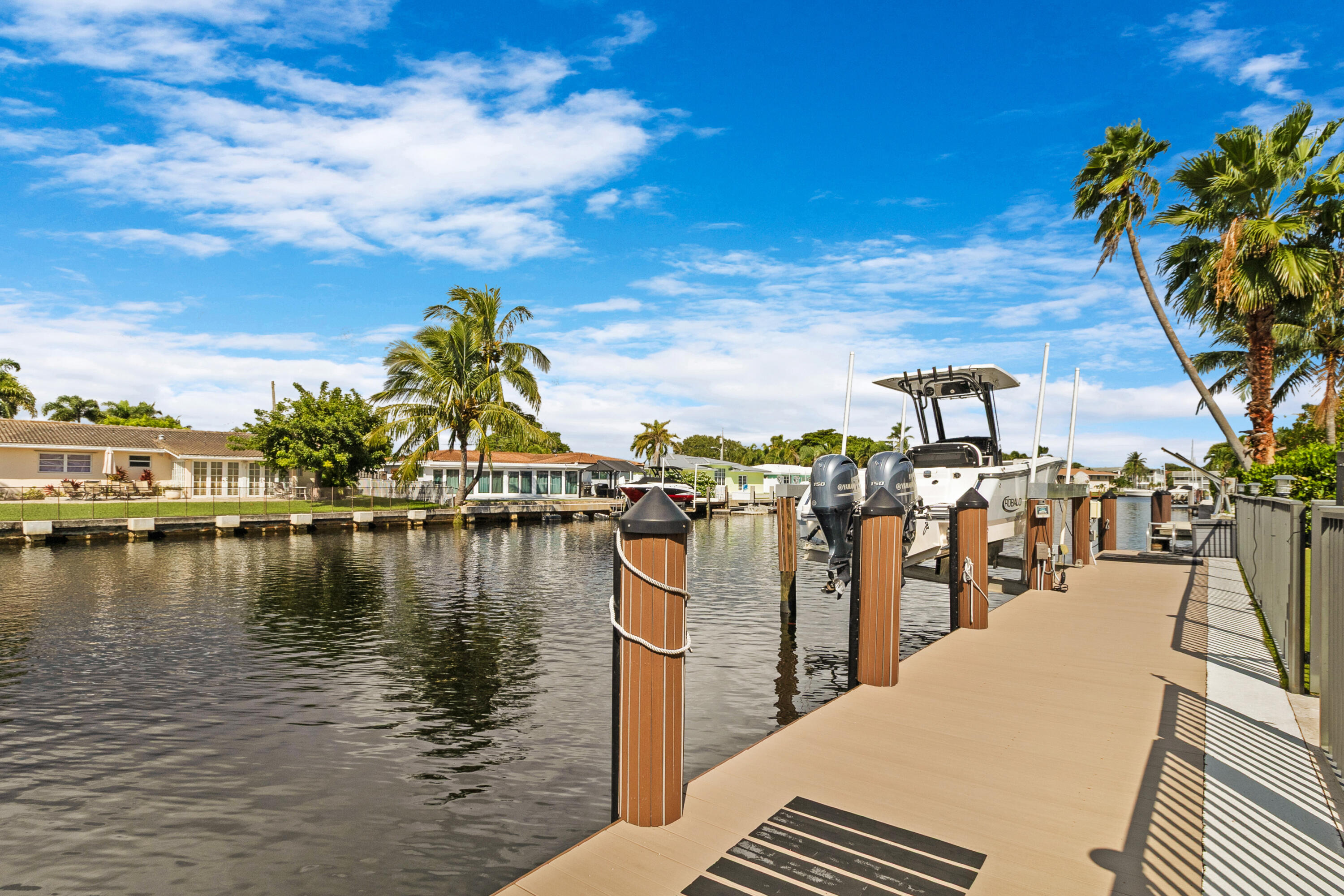 291 Southeast 5th Avenue Pompano Beach, FL 33060 - Photo 38 of 62 a view of a lake with houses
