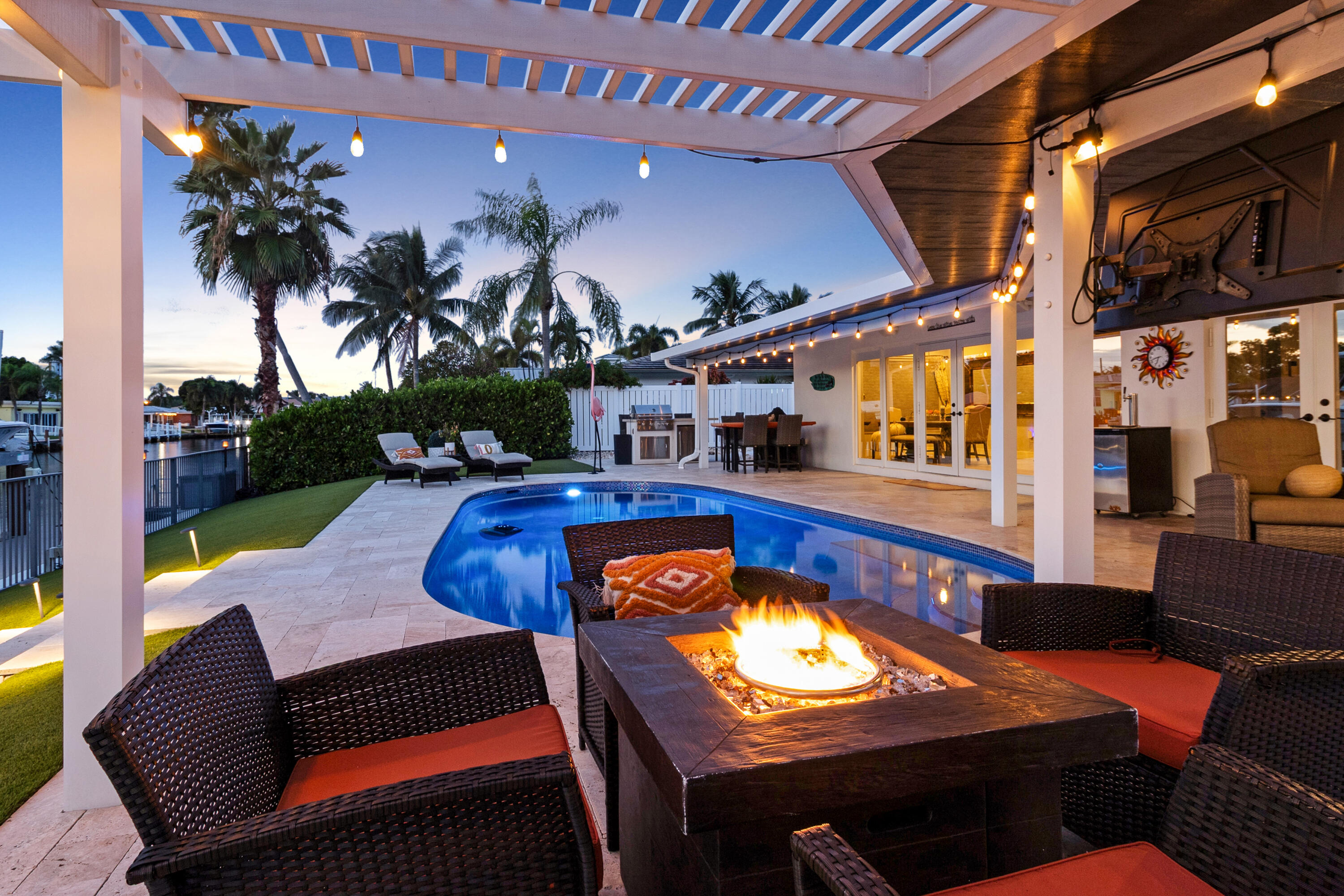 291 Southeast 5th Avenue Pompano Beach, FL 33060 - Photo 45 of 62 a room with furniture and pool