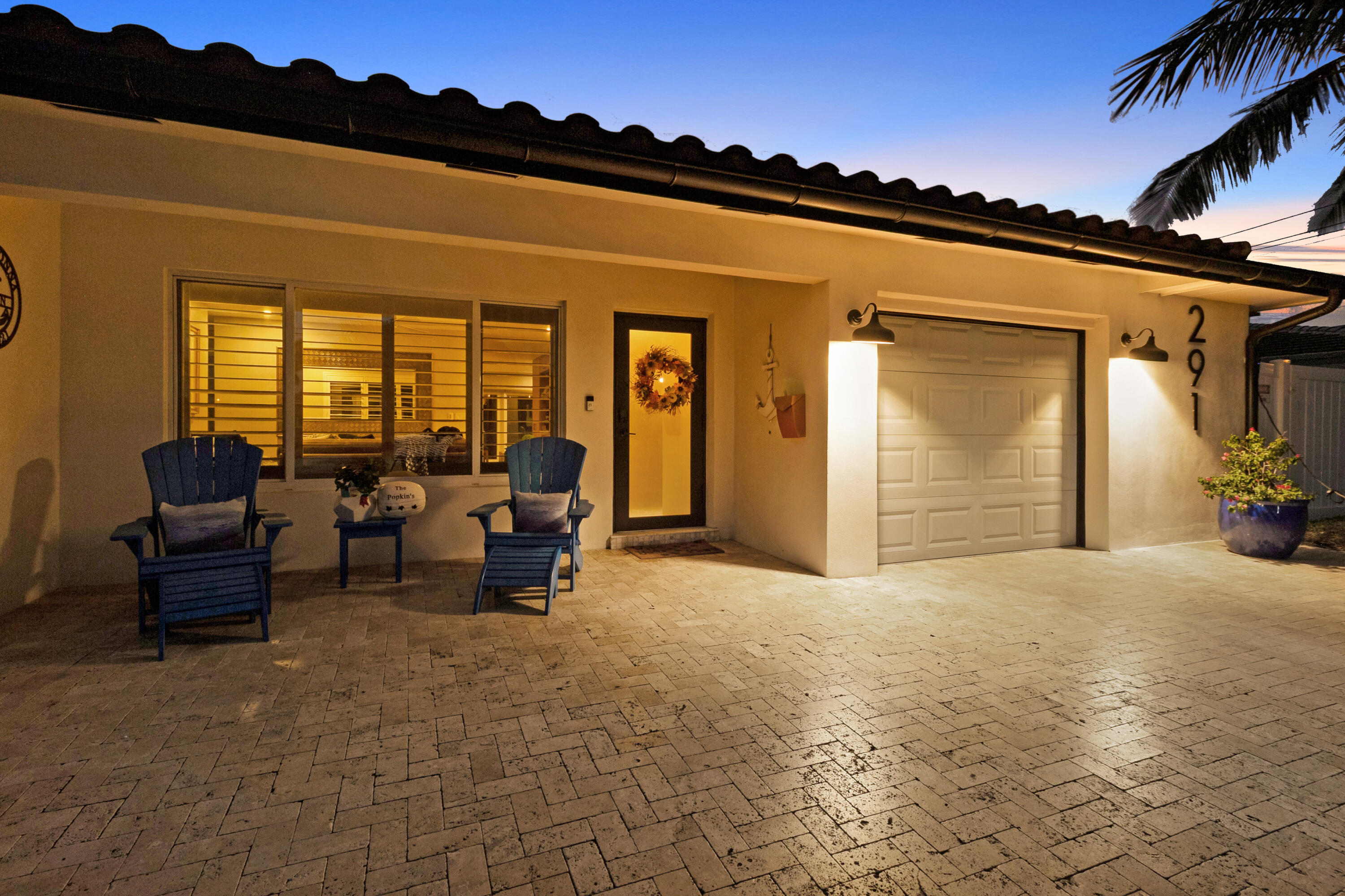 291 Southeast 5th Avenue Pompano Beach, FL 33060 - Photo 46 of 62 a view of a livingroom with furniture