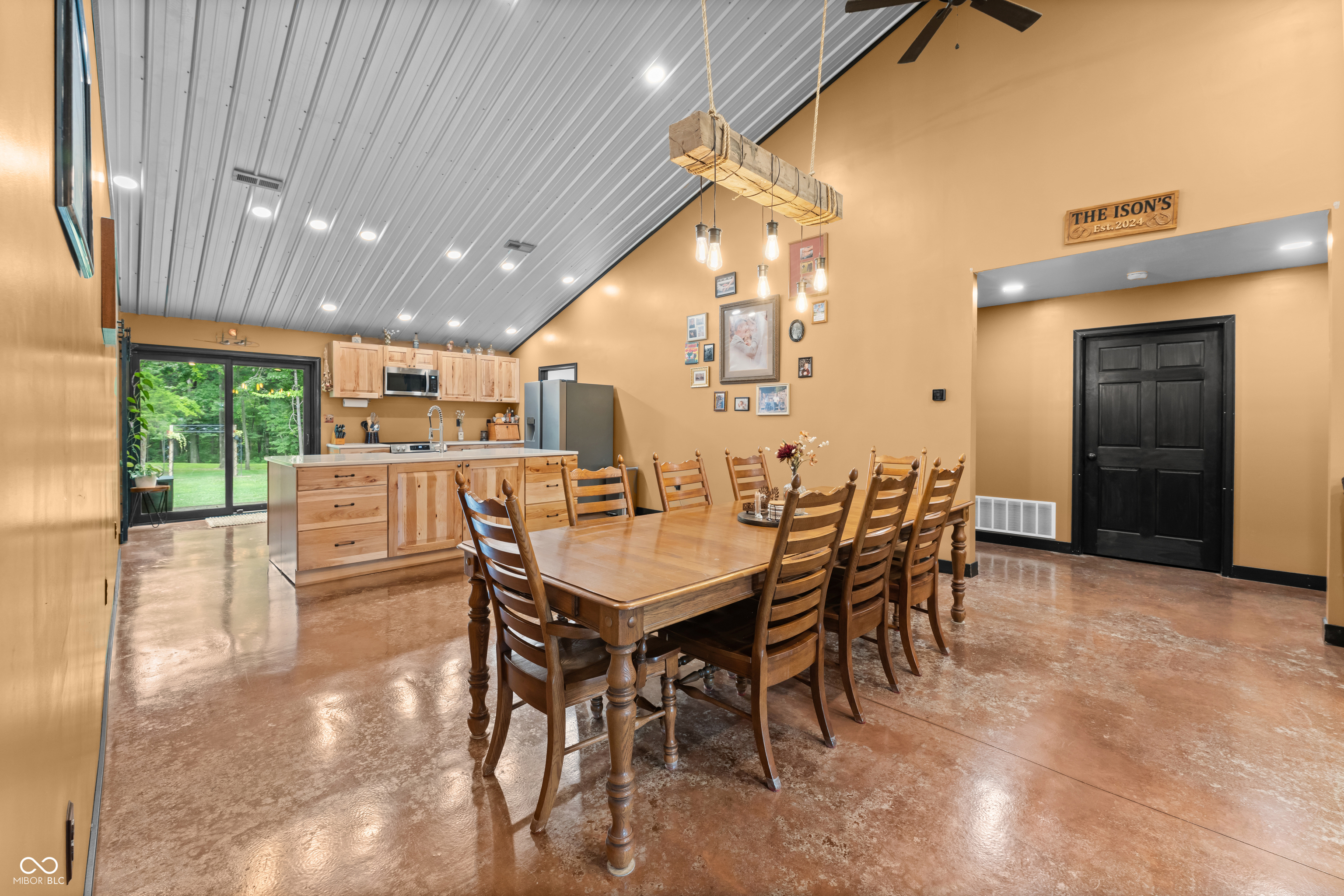 8513 East Green Acres Road Columbus, IN 47201 - Photo 4 of 51 Gallery Image 4