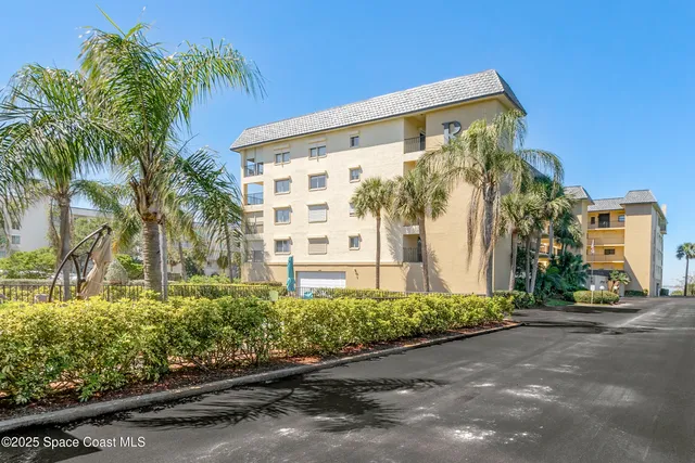 $2,600 | 190 Escambia Lane, Unit 402, Cocoa Beach, FL 32931