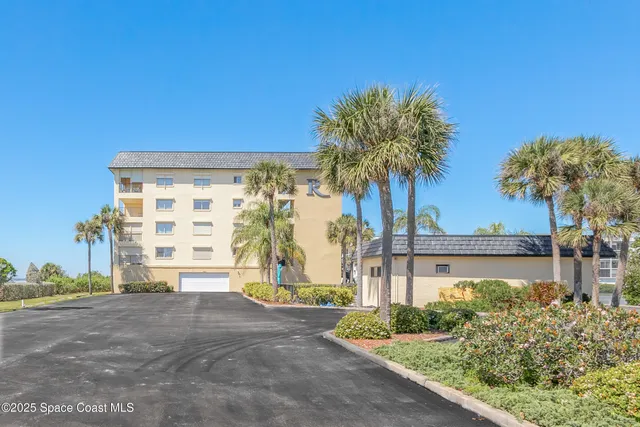 $2,600 | 190 Escambia Lane, Unit 402, Cocoa Beach, FL 32931