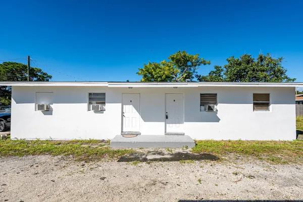 $299,400 | 2108 Avenue East, Fort Pierce, FL 34950