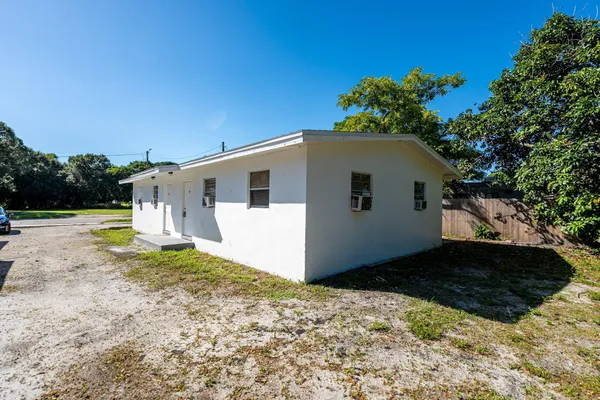 $299,400 | 2108 Avenue East, Fort Pierce, FL 34950