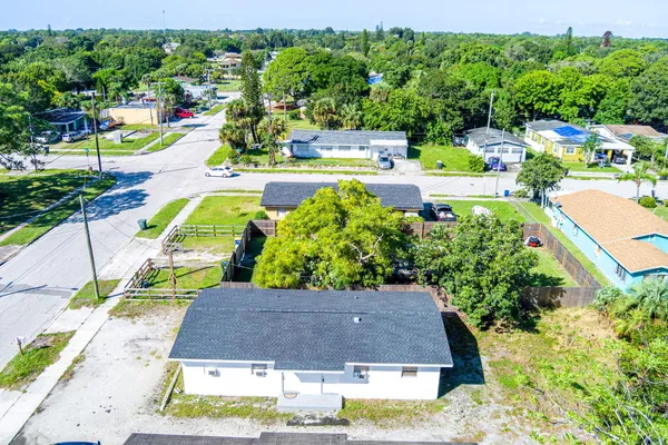 $299,400 | 2108 Avenue East, Fort Pierce, FL 34950