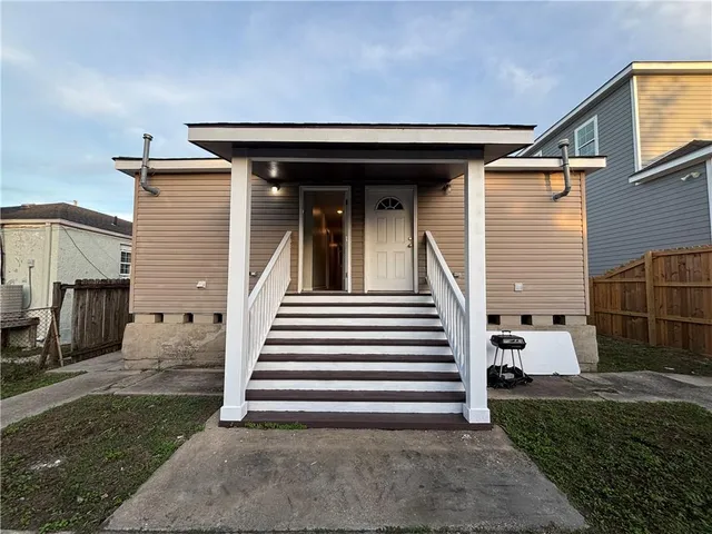 $1,350 | 4934 Pauger Street, New Orleans, LA 70122