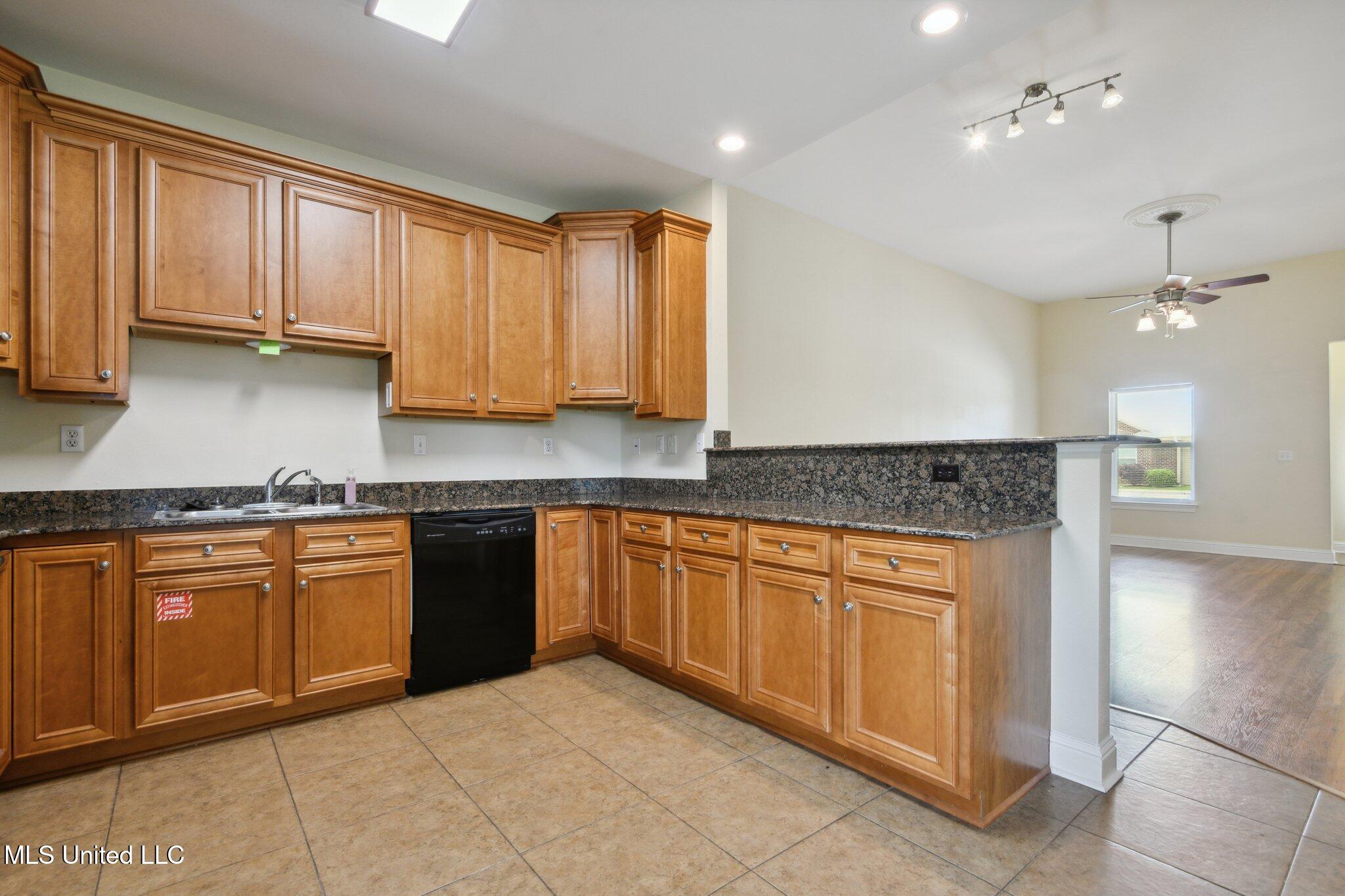 6147 Firestone Street, Unit D 4 Ocean Springs, MS 39564 - Photo 14 of 23 015