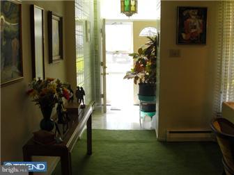 9231 Laramie Road Philadelphia, PA 19115 - Photo 2 of 9 Living Room