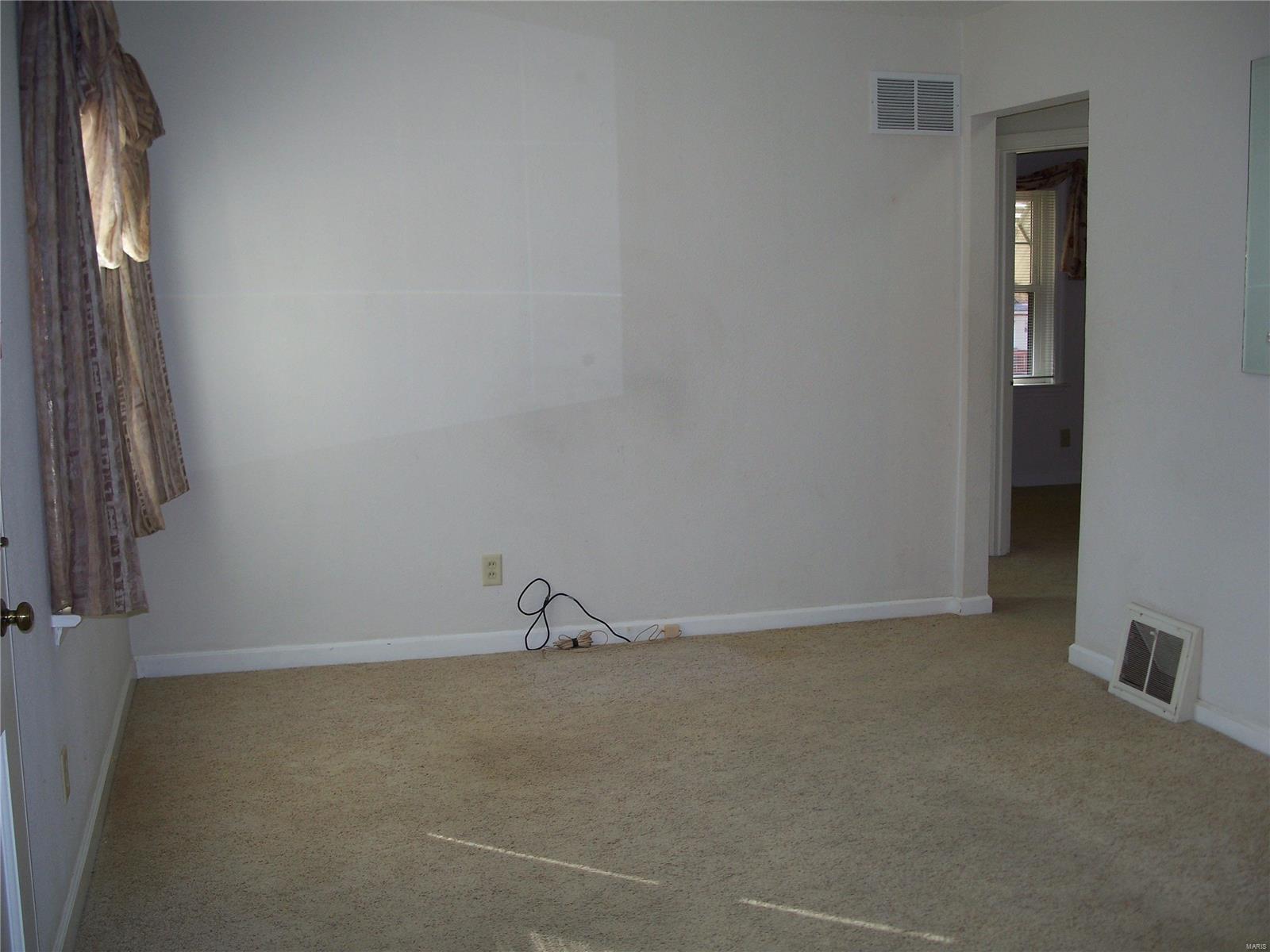 300 Derhake Road Florissant, MO 63031 - Photo 3 of 16 Gallery Image 3