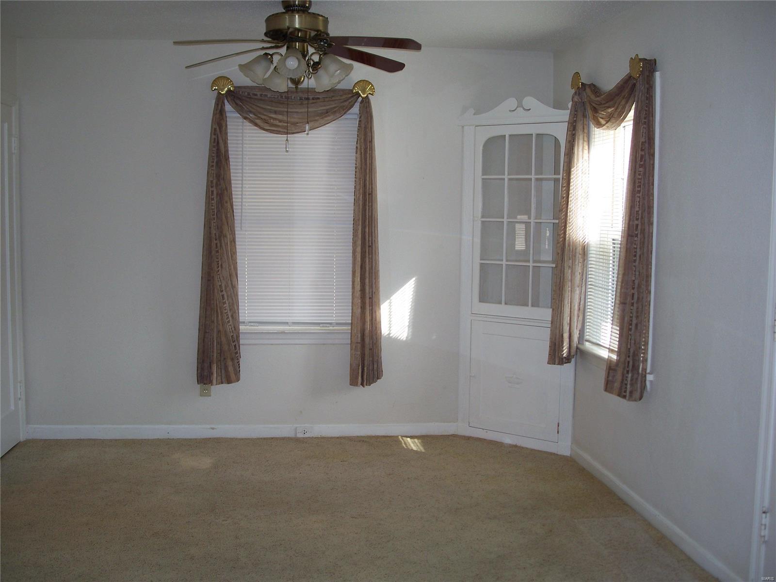 300 Derhake Road Florissant, MO 63031 - Photo 4 of 16 Gallery Image 4