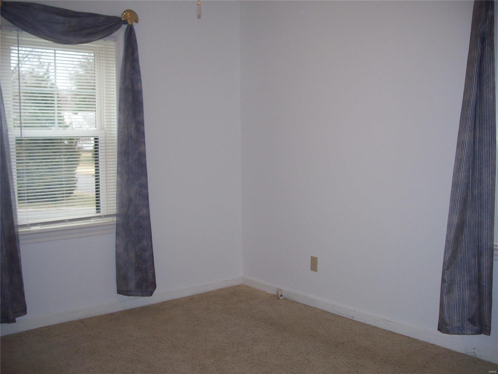 300 Derhake Road Florissant, MO 63031 - Photo 5 of 16 Gallery Image 5