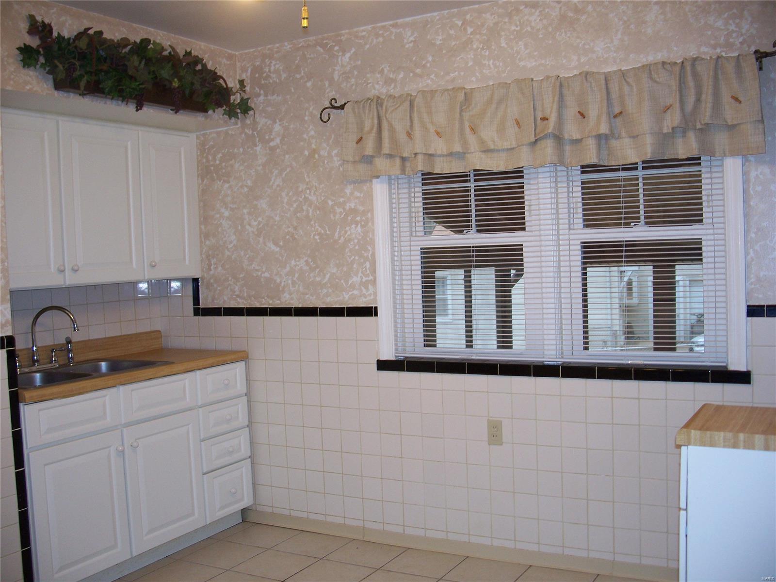 300 Derhake Road Florissant, MO 63031 - Photo 7 of 16 Gallery Image 7