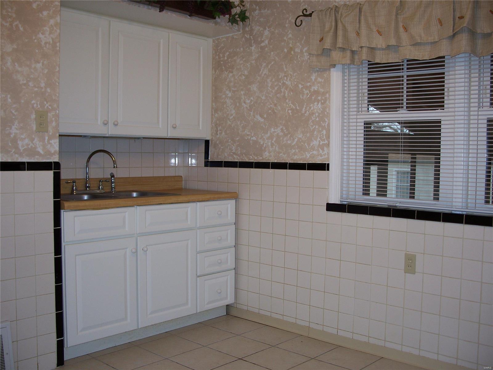 300 Derhake Road Florissant, MO 63031 - Photo 9 of 16 Gallery Image 9